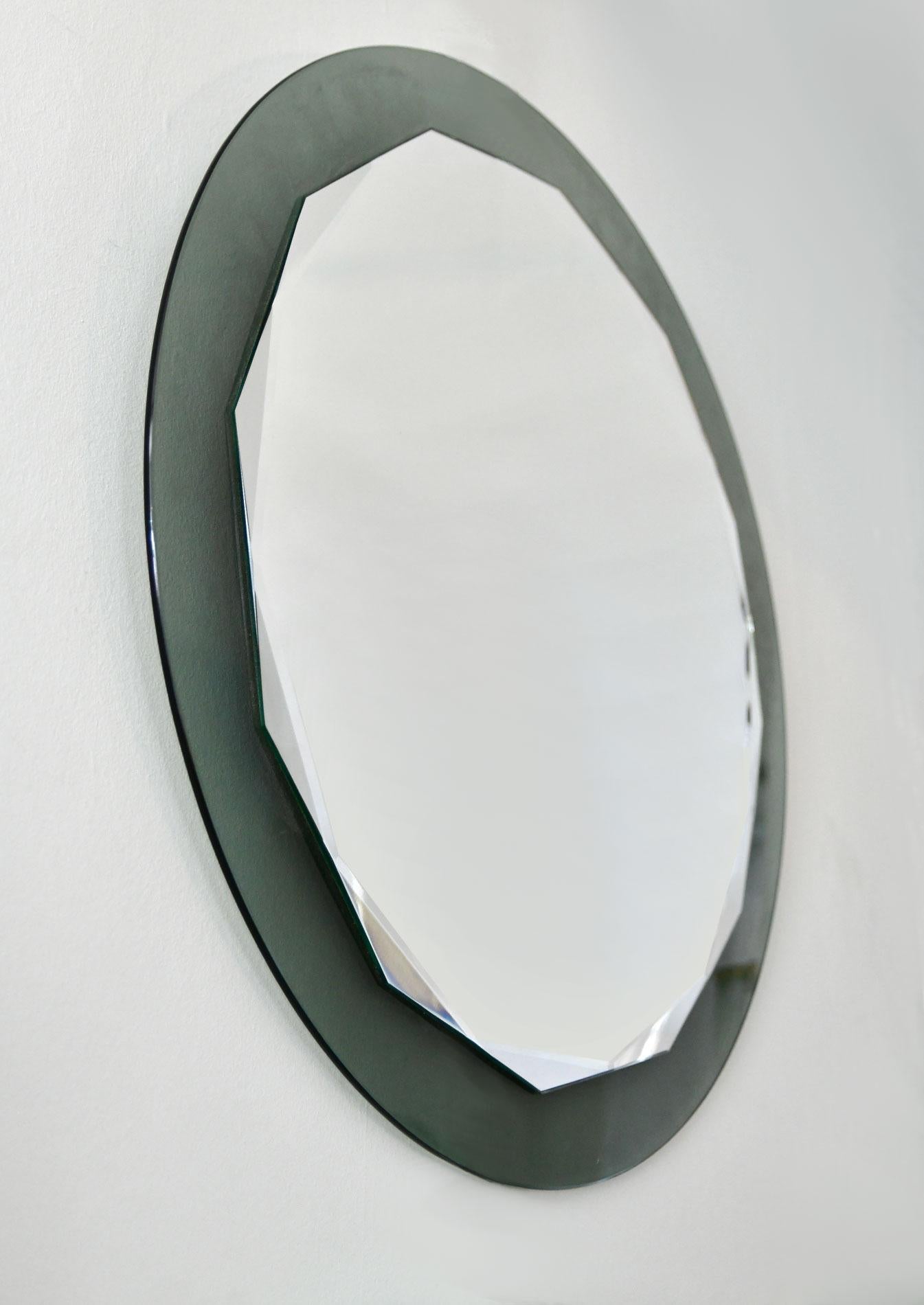 Italian 1960s Round Scalloped Wall Mirror by Cristal Arte In Excellent Condition In London, GB