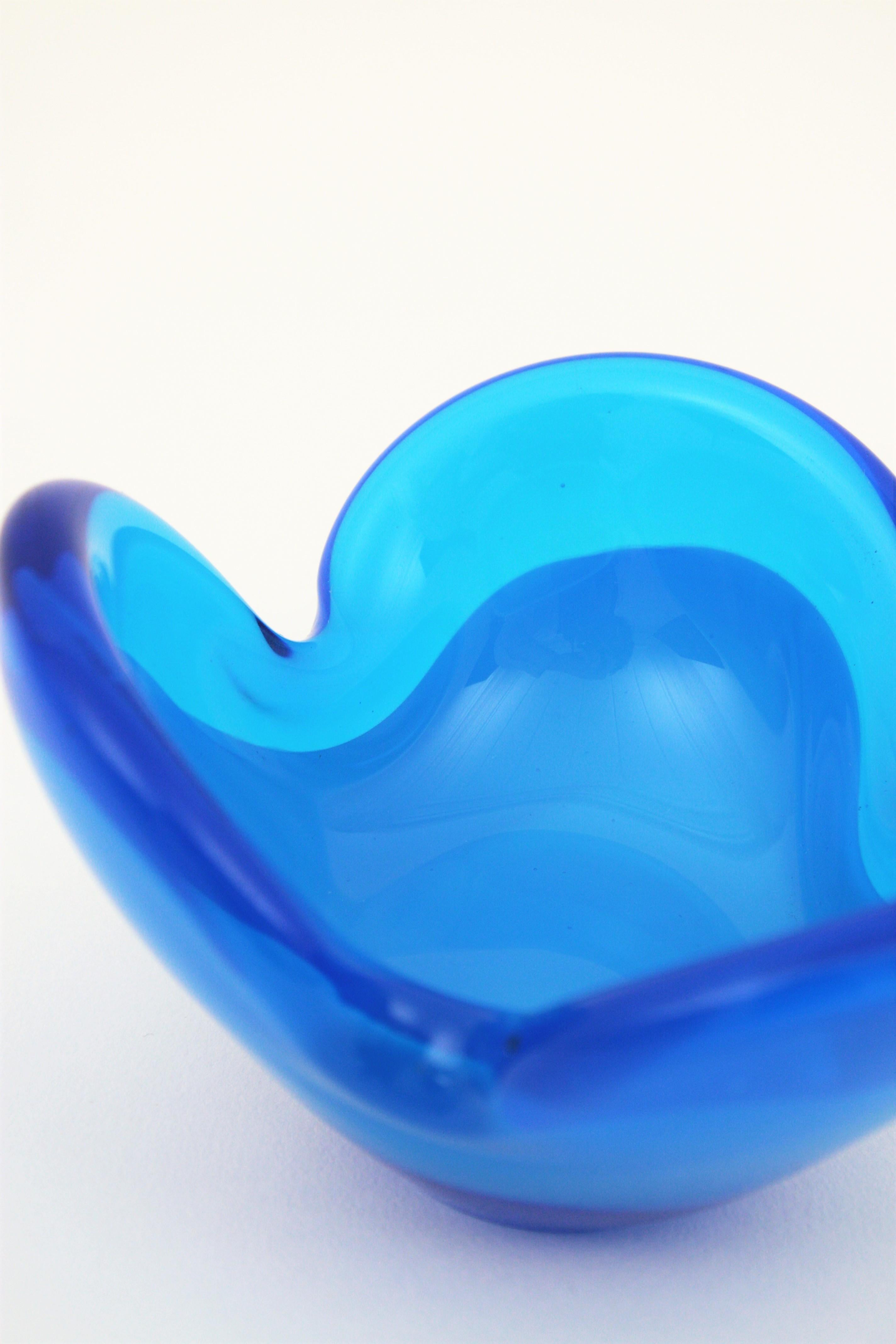 Ciotola in vetro artistico italiano Seguso Murano Midcentury Blue in vendita 4