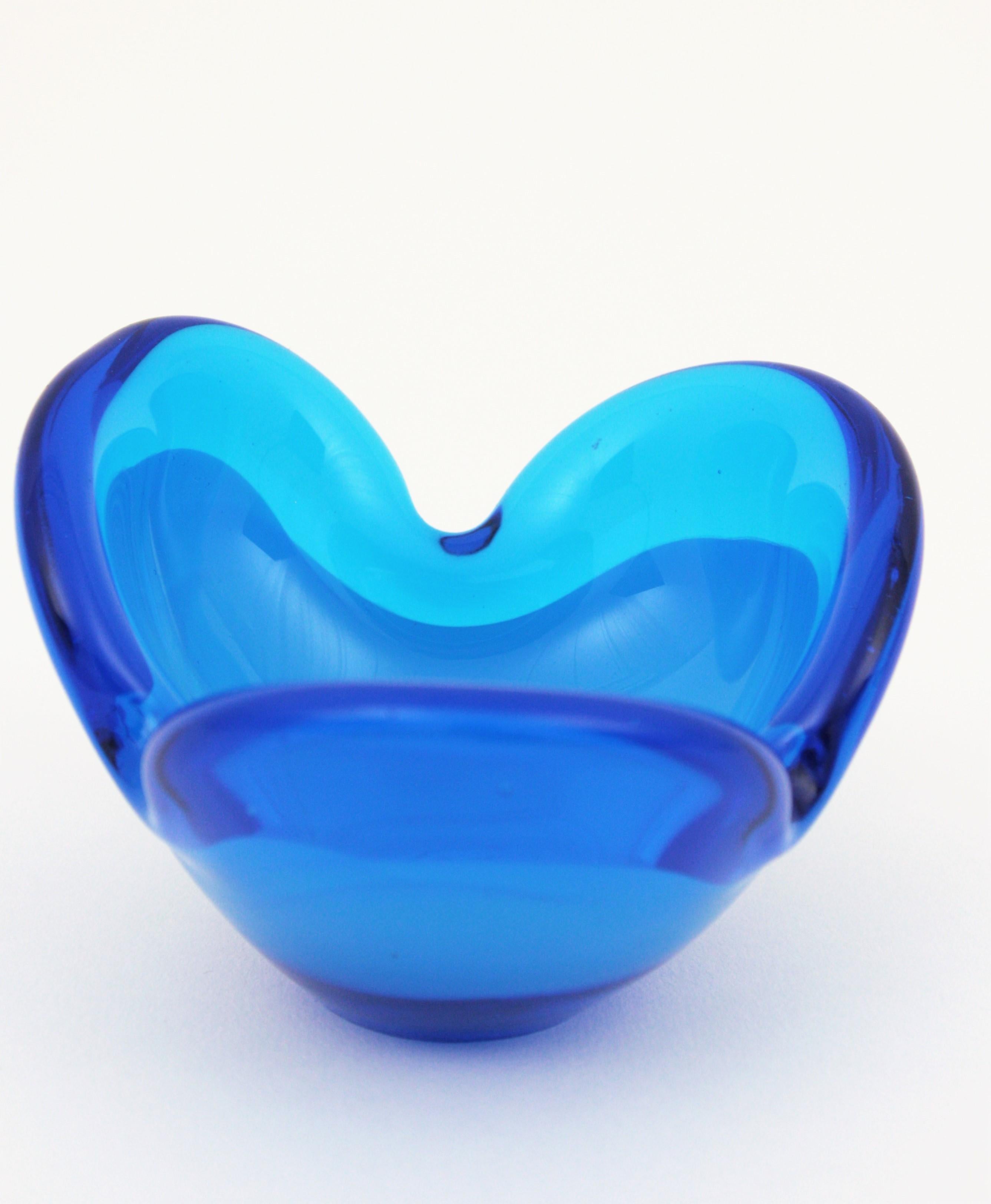 Seguso Murano Midcentury Blue Italian Art Glass Bowl In Excellent Condition For Sale In Barcelona, ES