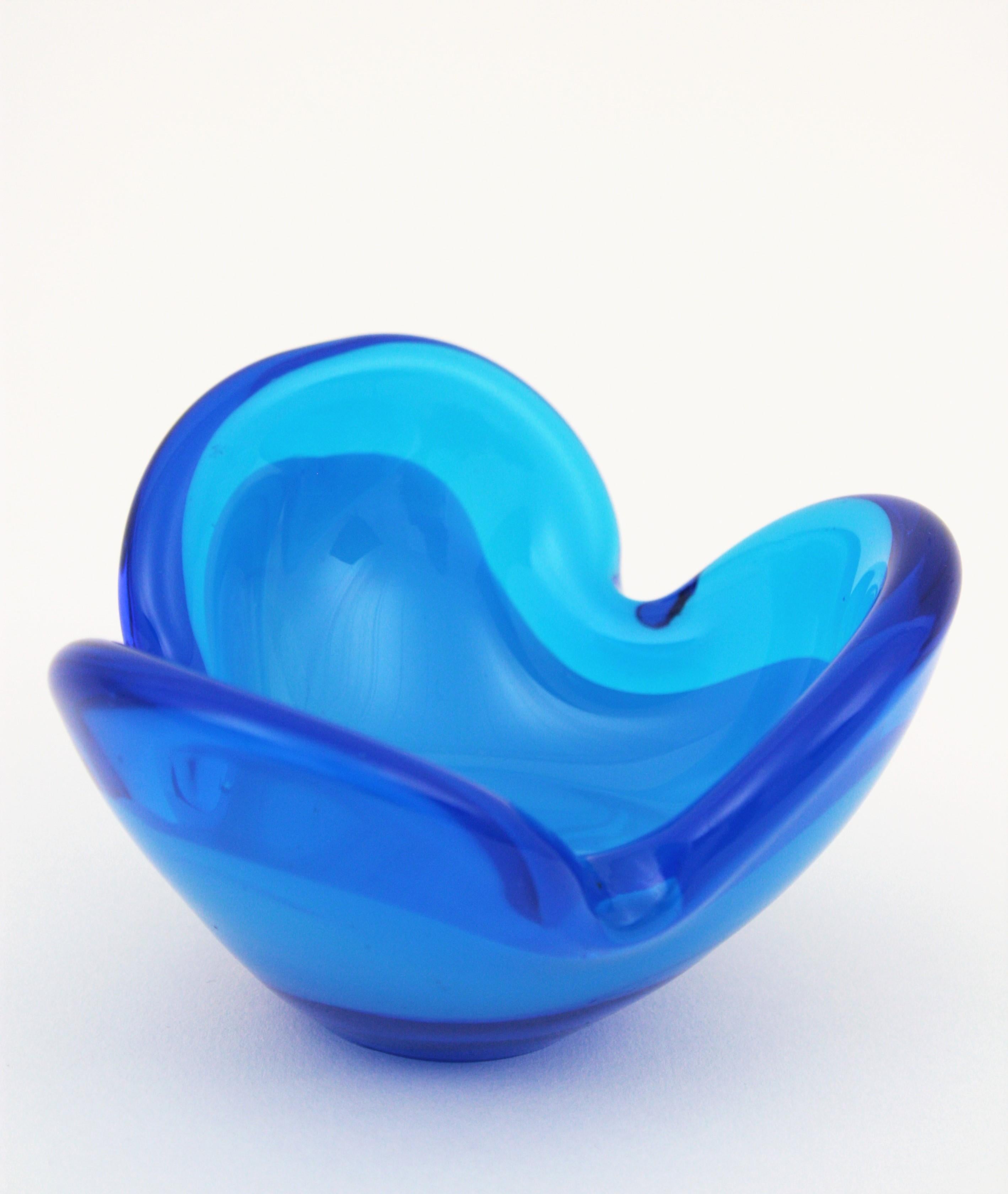 20th Century Seguso Murano Midcentury Blue Italian Art Glass Bowl For Sale