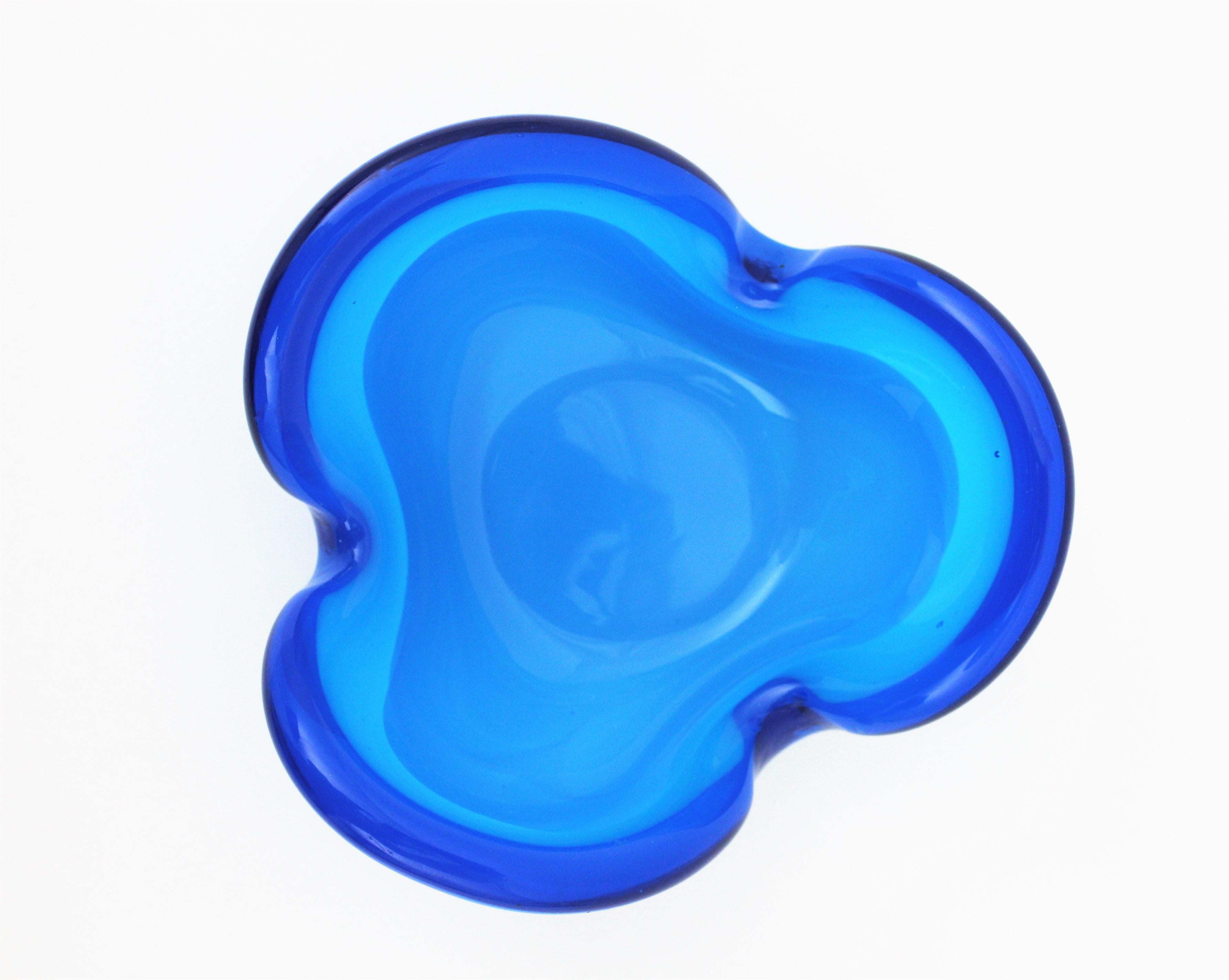 Seguso Murano Blaue italienische Kunstglasschale aus der Jahrhundertmitte im Angebot 2