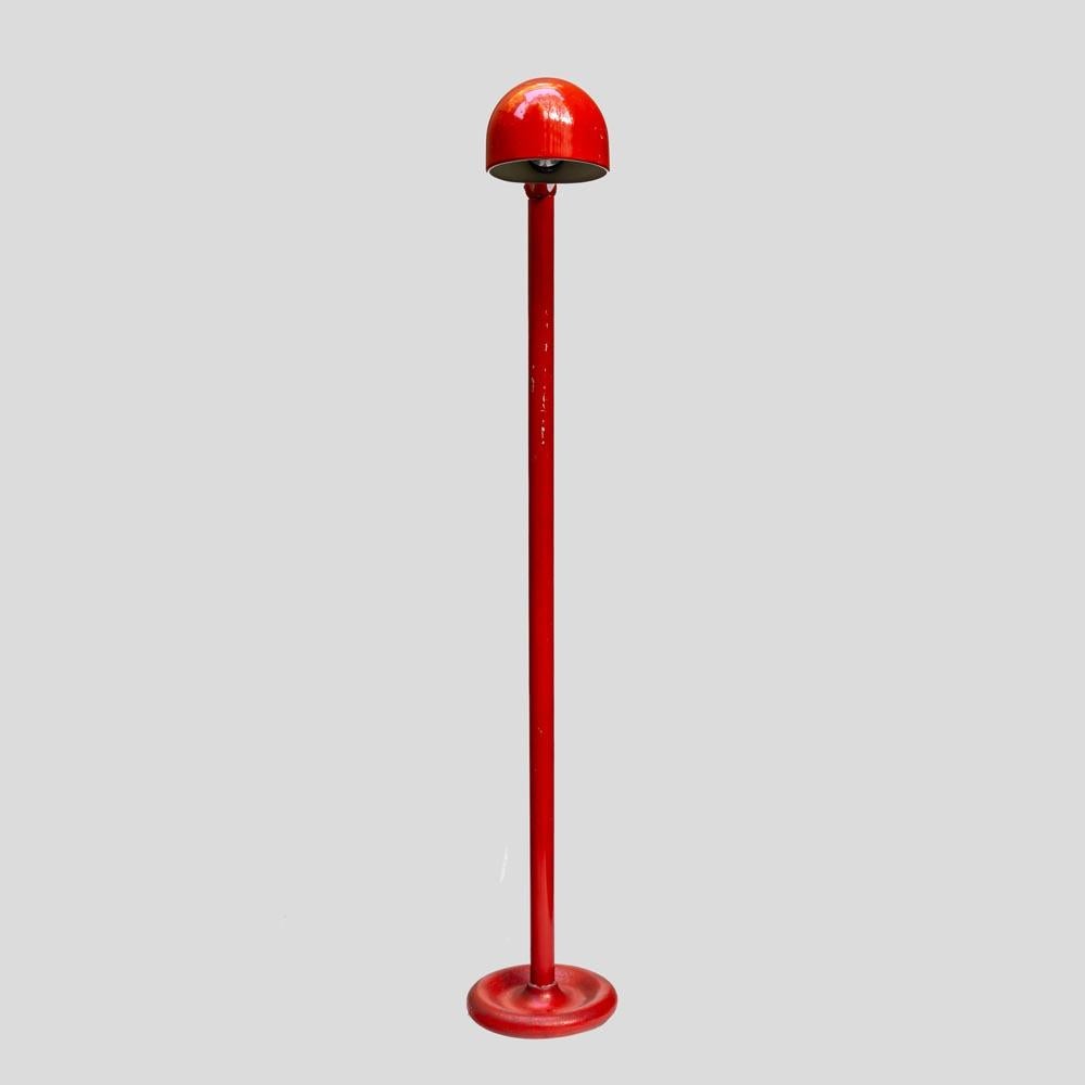 Italian 1960s Stilnovo design Red lacquered Metal floor lamp In Good Condition In London, GB
