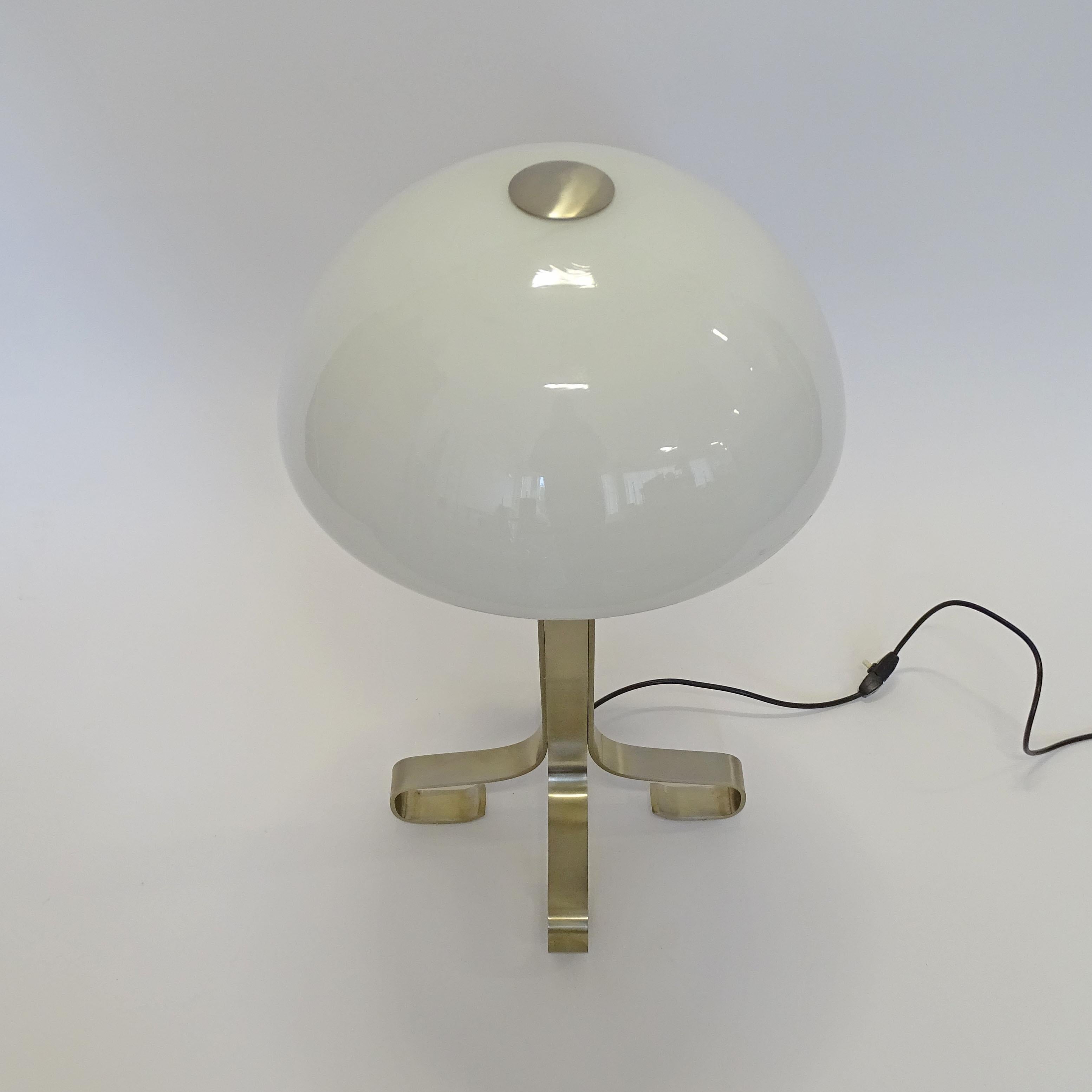 Italian 1960s Table Lamp in White Glass and Nickel For Sale 1