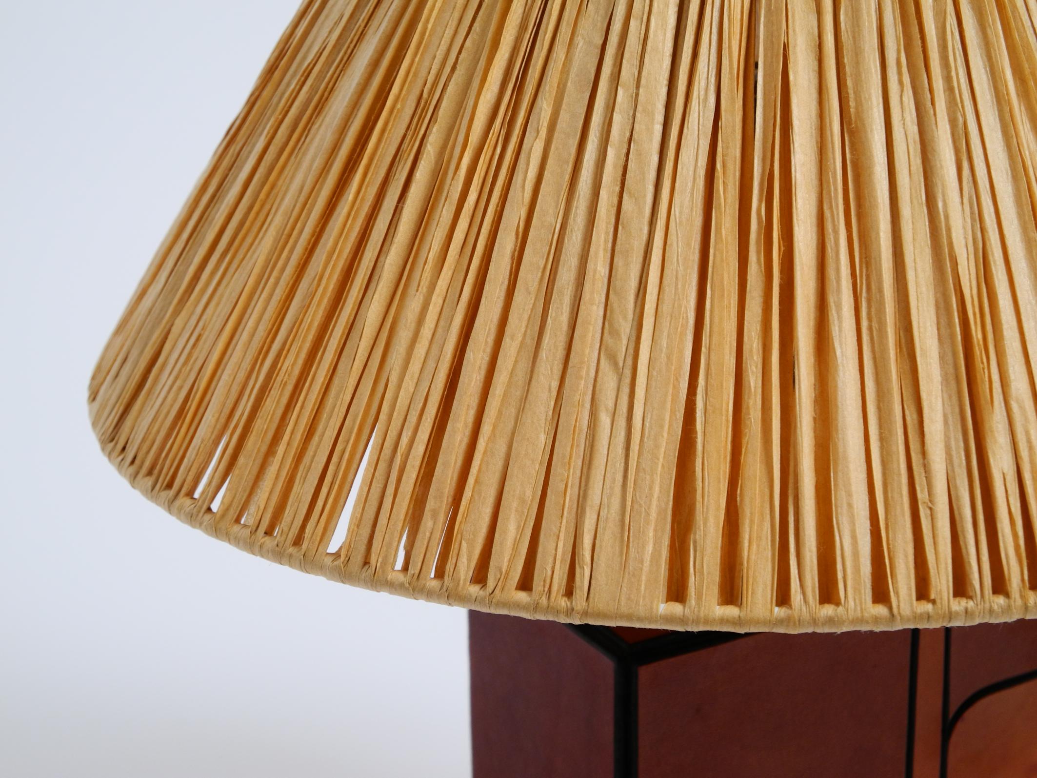 Italian 1960s table lamp made of wood and leather with paper straw lampshade For Sale 5