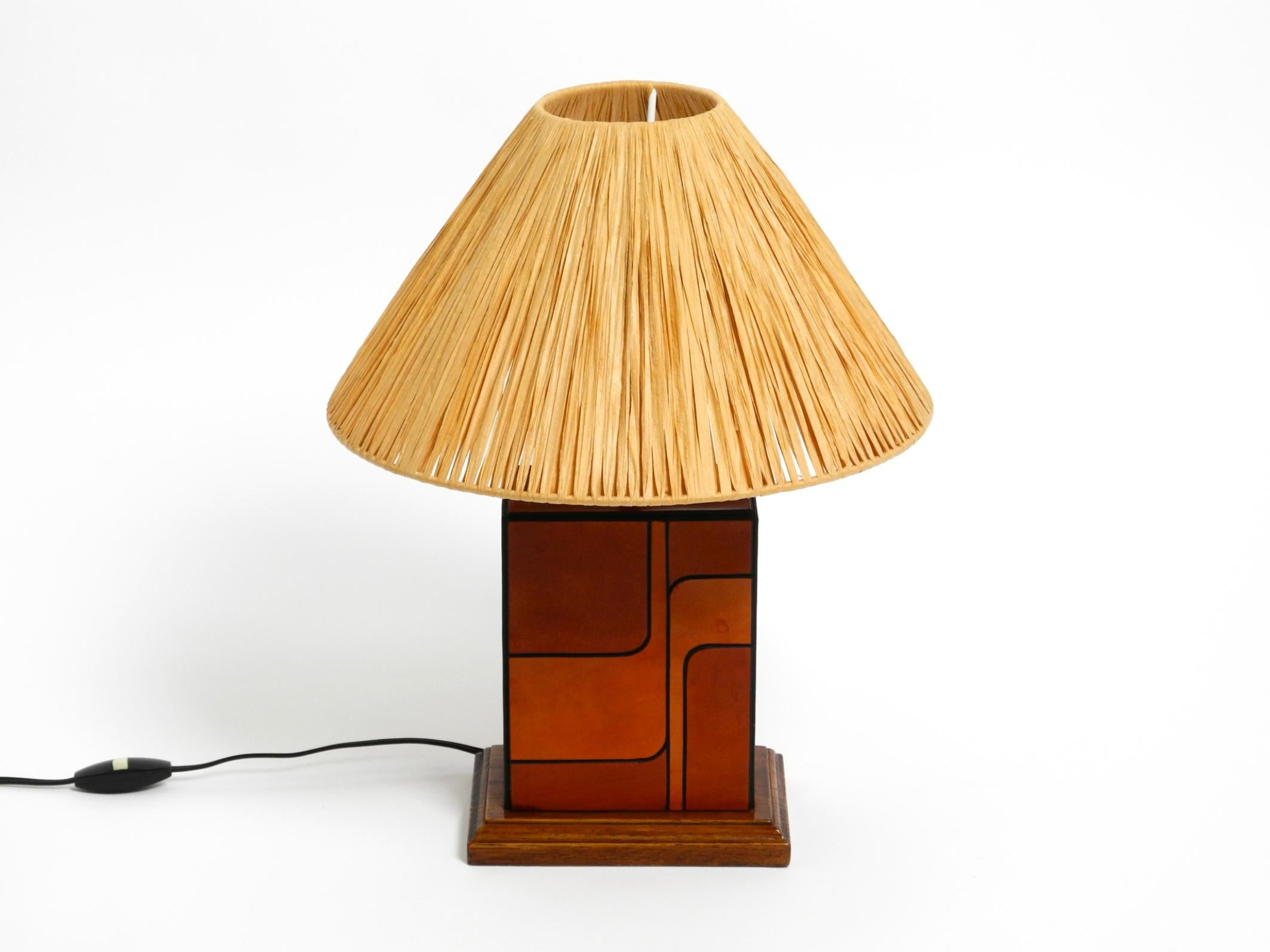 Italian 1960s table lamp made of wood and leather with paper straw lampshade For Sale 13