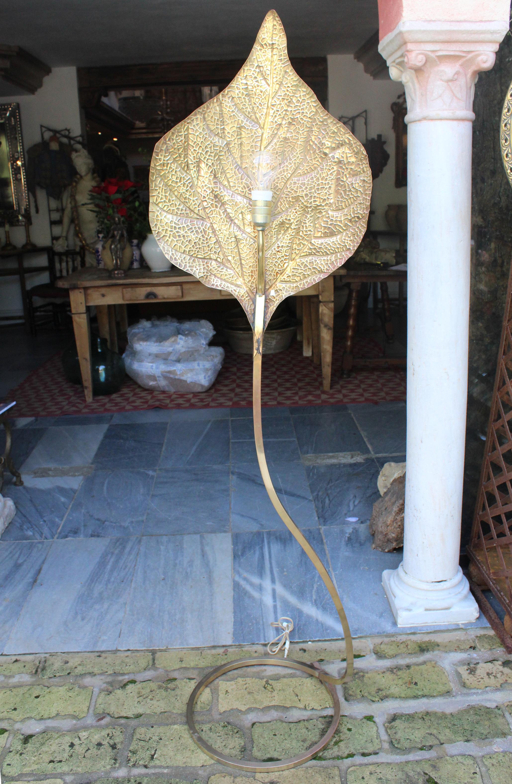 20ième siècle Lampadaire italien Tommaso Barbi en laiton des années 1960 en vente