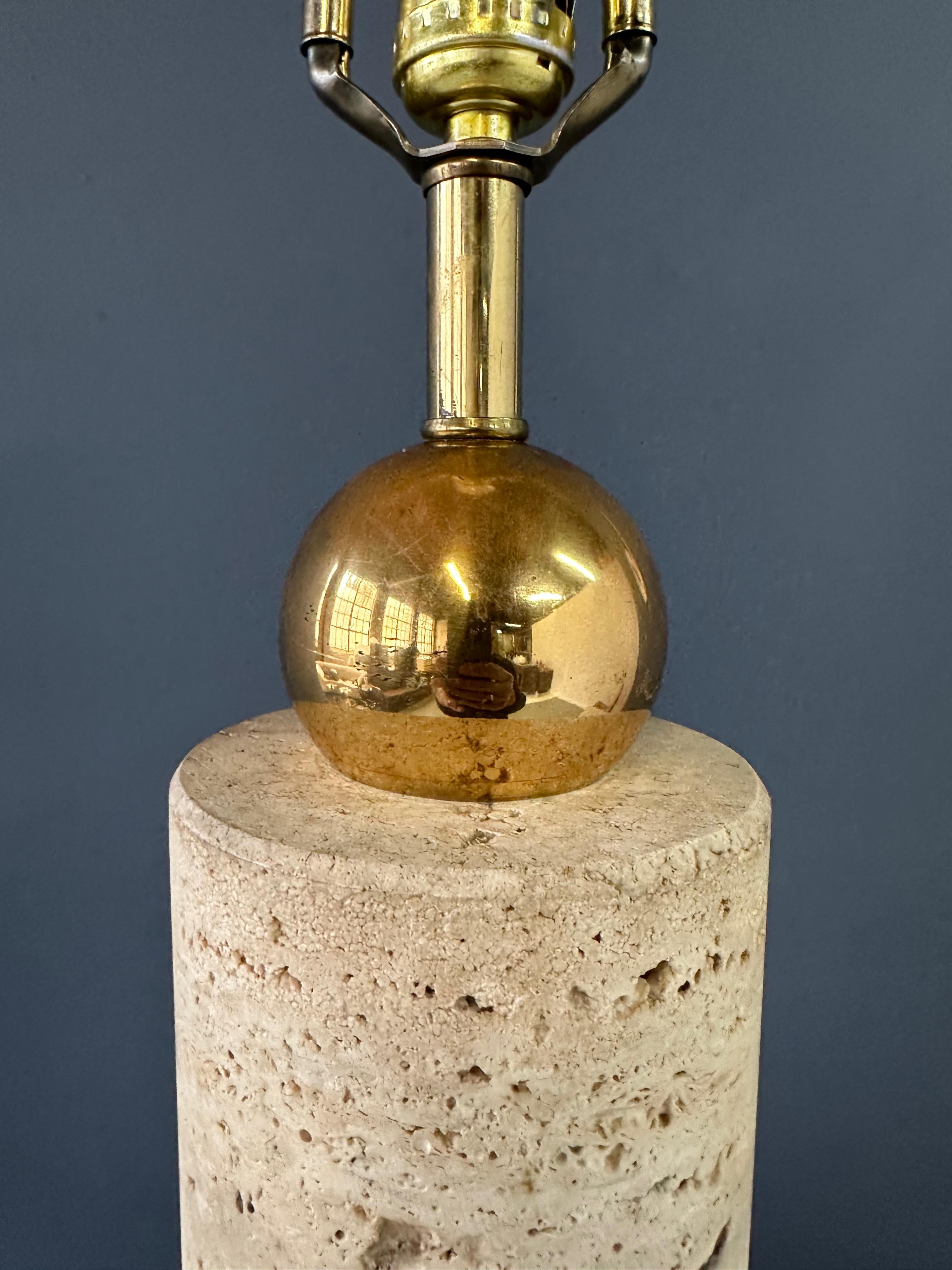 20th Century Italian 1960s Travertine and Brass Cylindrical Table Lamp For Sale