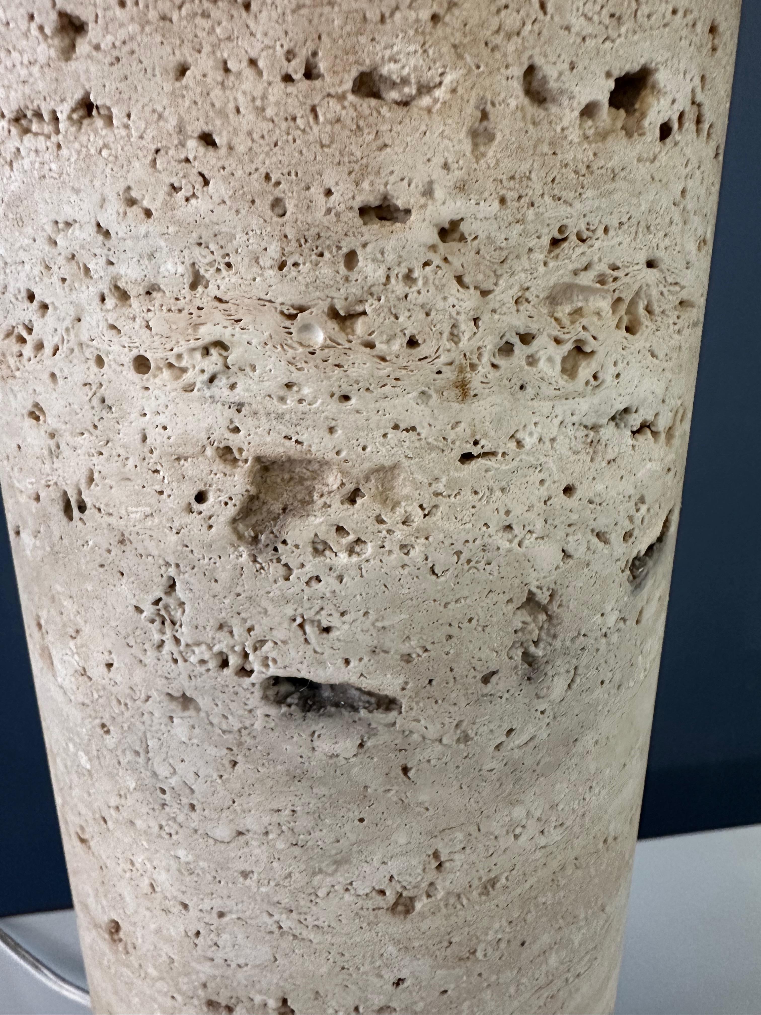Italian 1960s Travertine and Brass Cylindrical Table Lamp For Sale 2