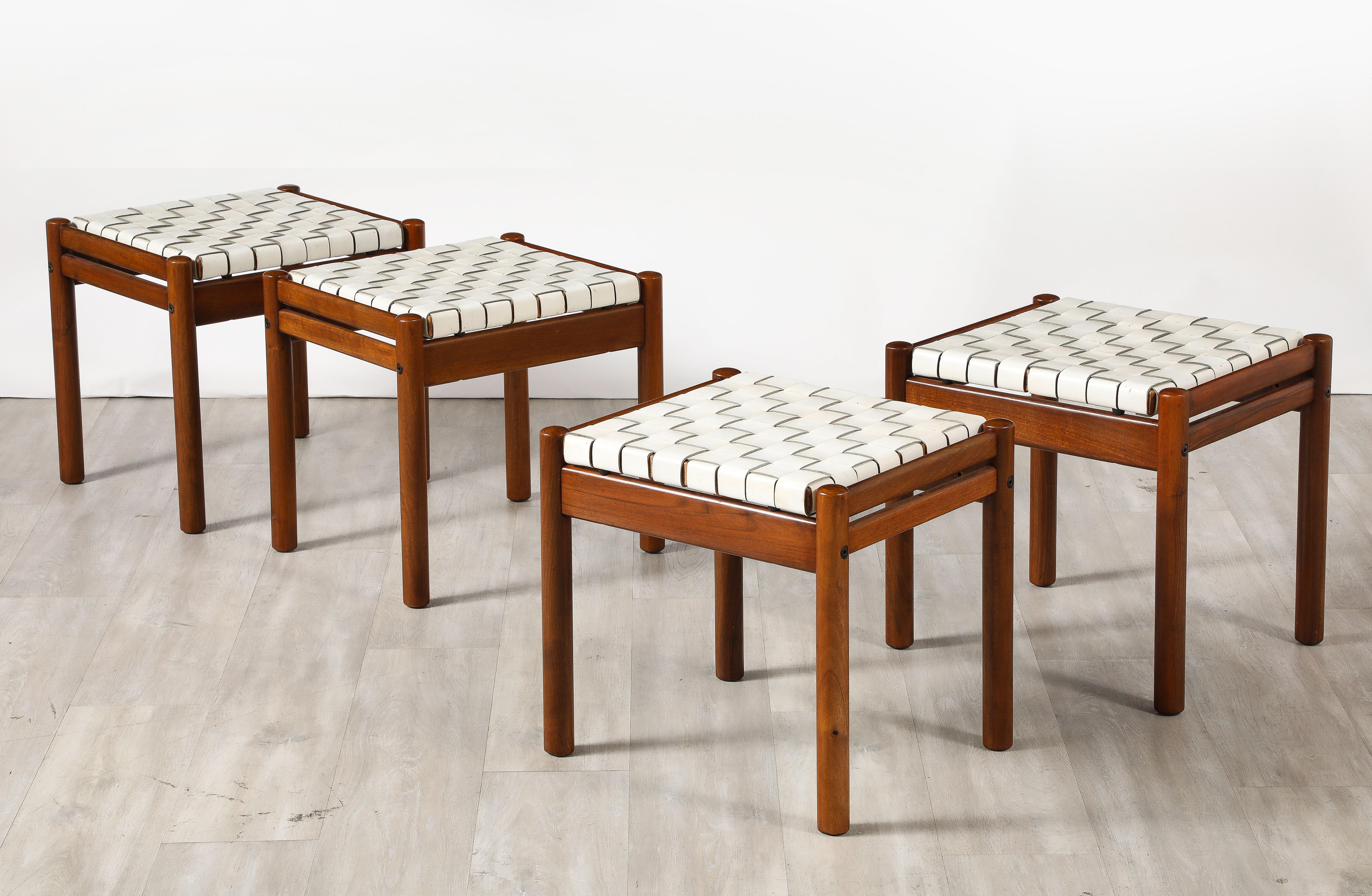 Tissé à la main Tabourets italiens des années 1960 avec sièges en cuir tissé en vente