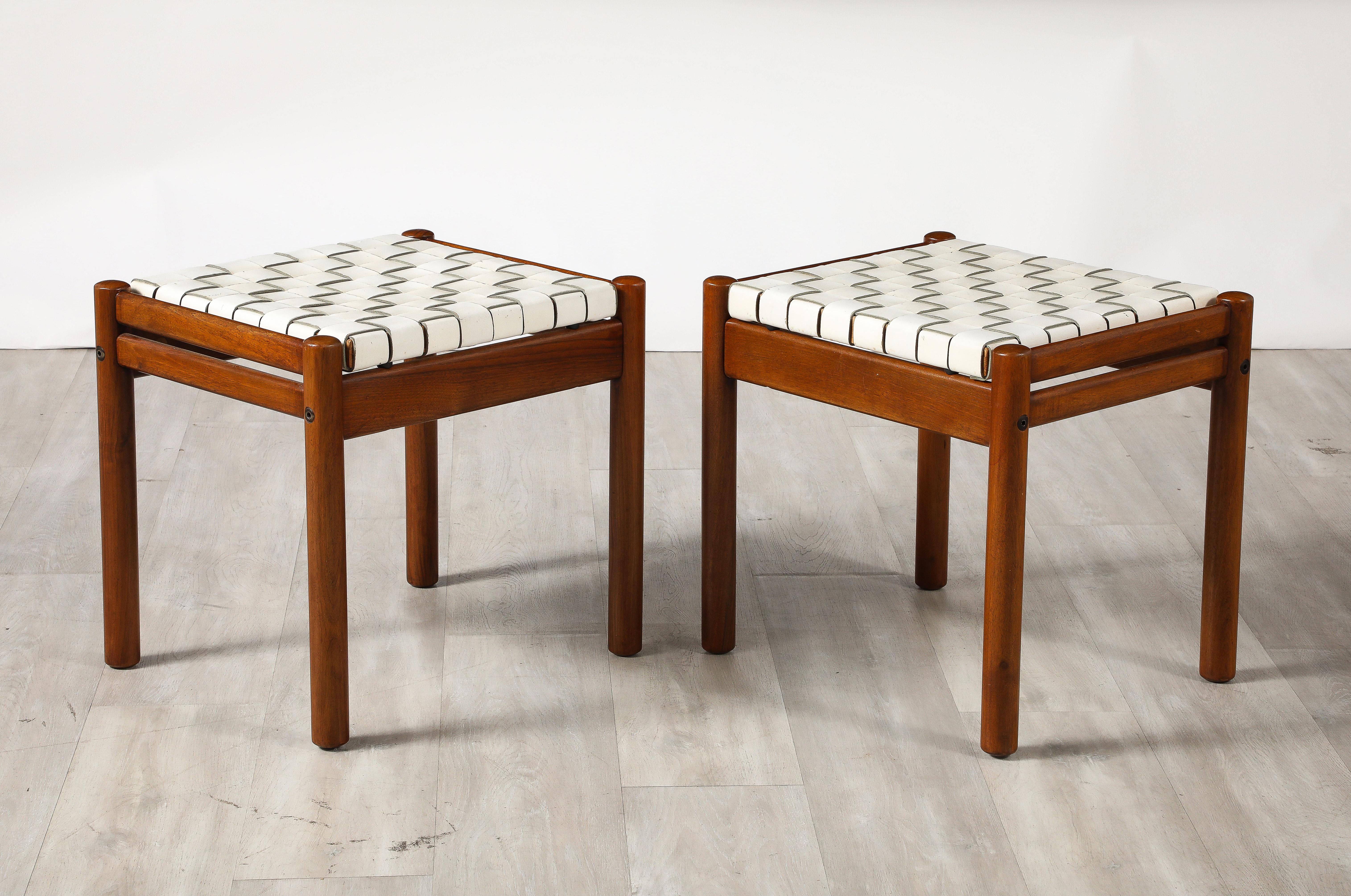 Milieu du XXe siècle Tabourets italiens des années 1960 avec sièges en cuir tissé en vente