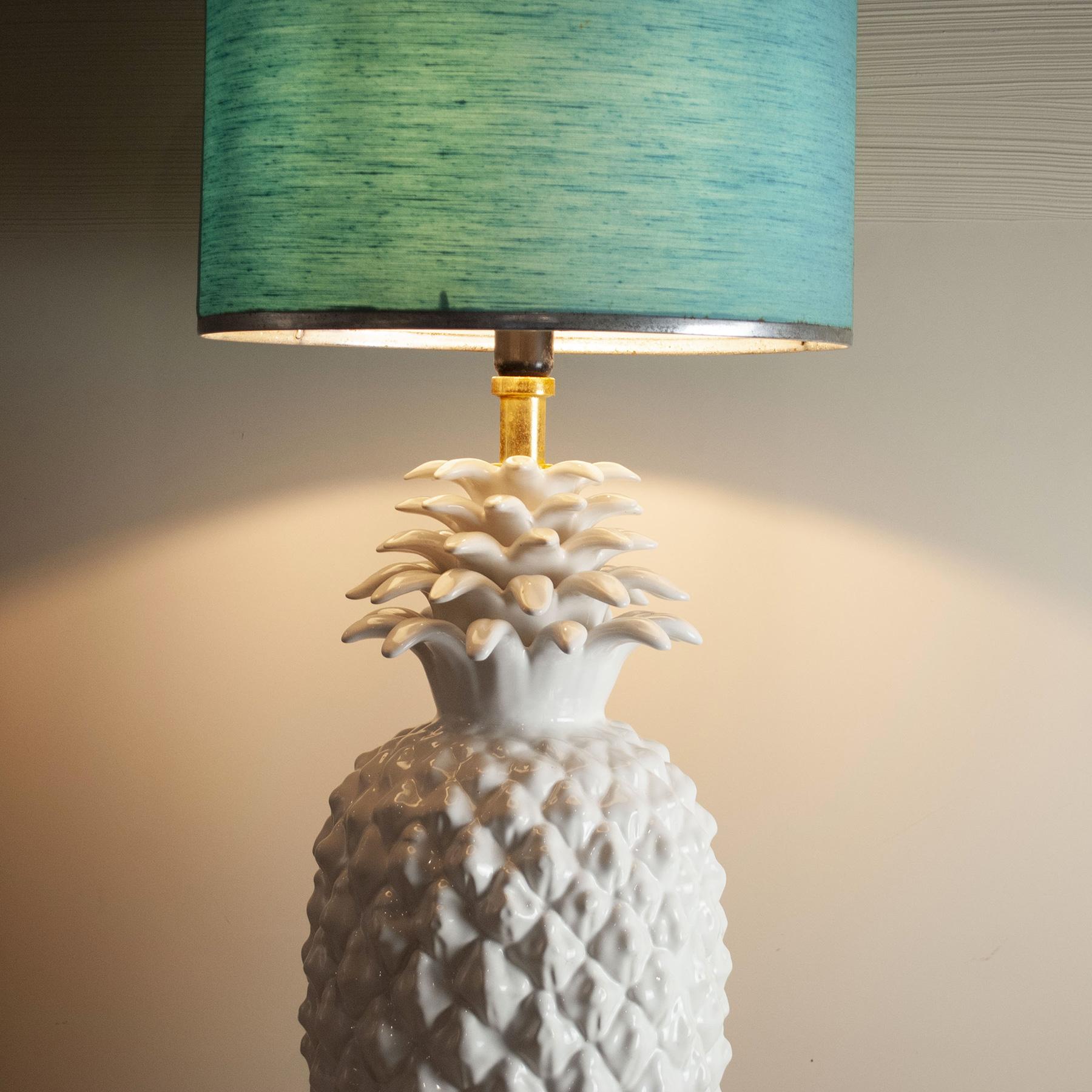 Mid-20th Century Italian 1960s White Ceramic Table Lamp Depicting the Exotic Pineapple Fruit For Sale
