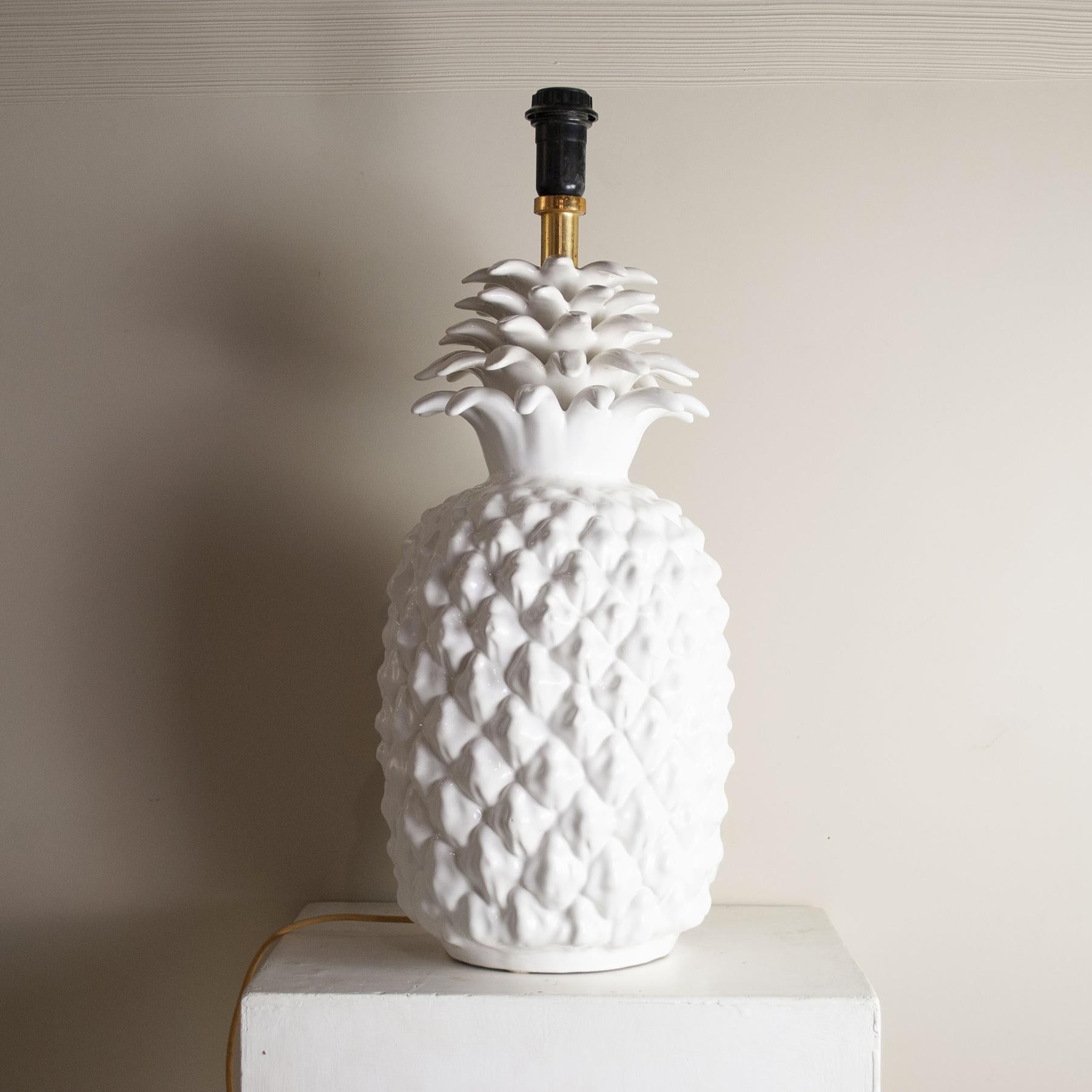 Italian 1960s White Ceramic Table Lamp Depicting the Exotic Pineapple Fruit For Sale 1