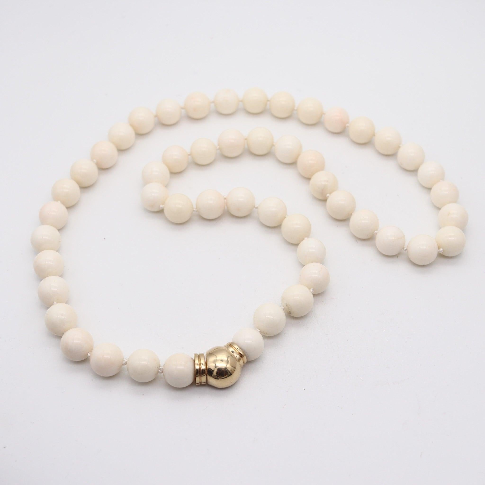 Modernist ITALIAN 1970 Angel Skin Coral Beads Long Necklace Mount In 18 Kt Yellow Gold For Sale