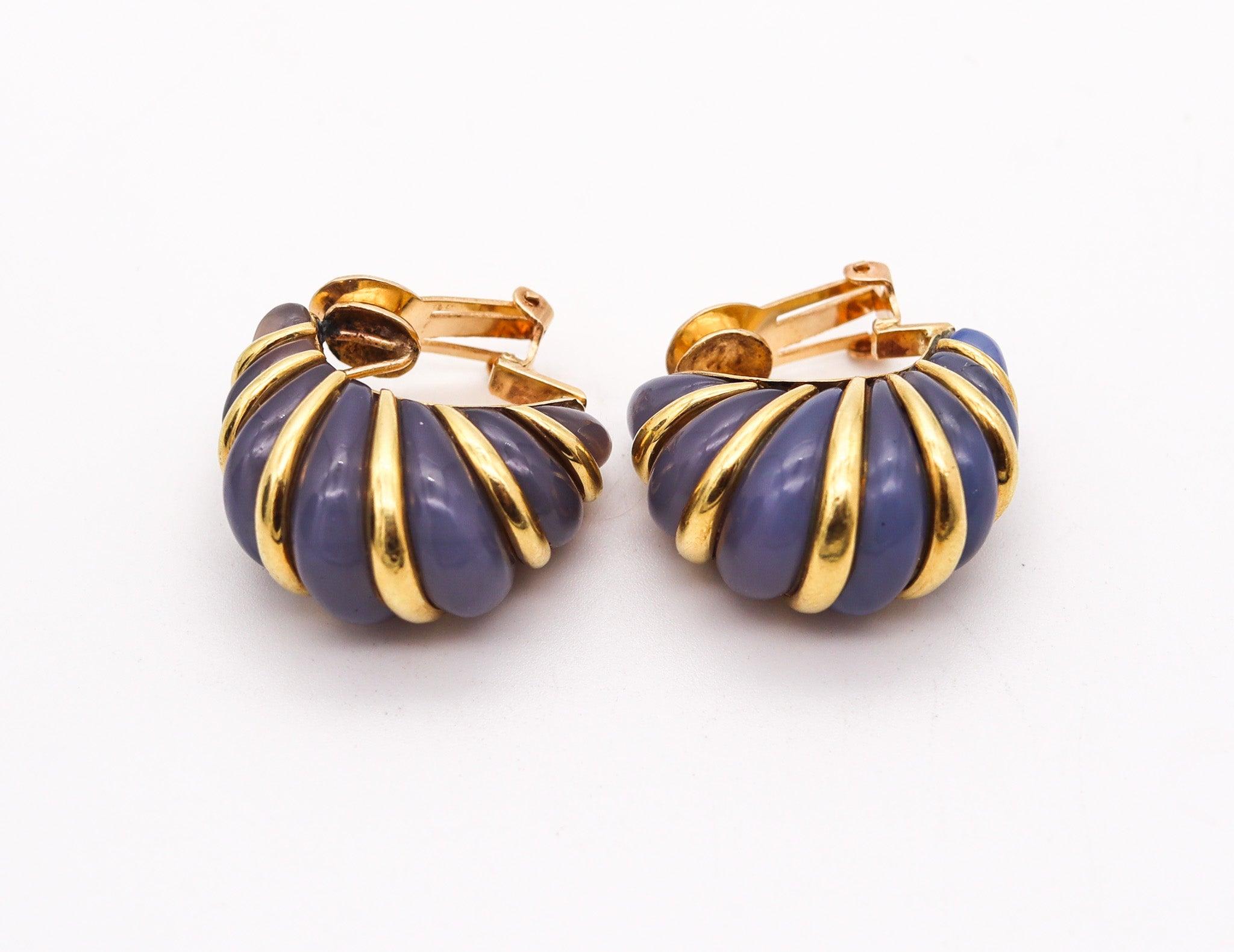 Cabochon ITALIAN 1970 Fluted Modernist Hoops Clips Earrings With Chalcedony In 18Kt Gold For Sale