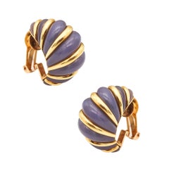Créoles modernistes italiennes cannelées de 1970 Clips d'oreilles en or 18 carats avec calcédoine