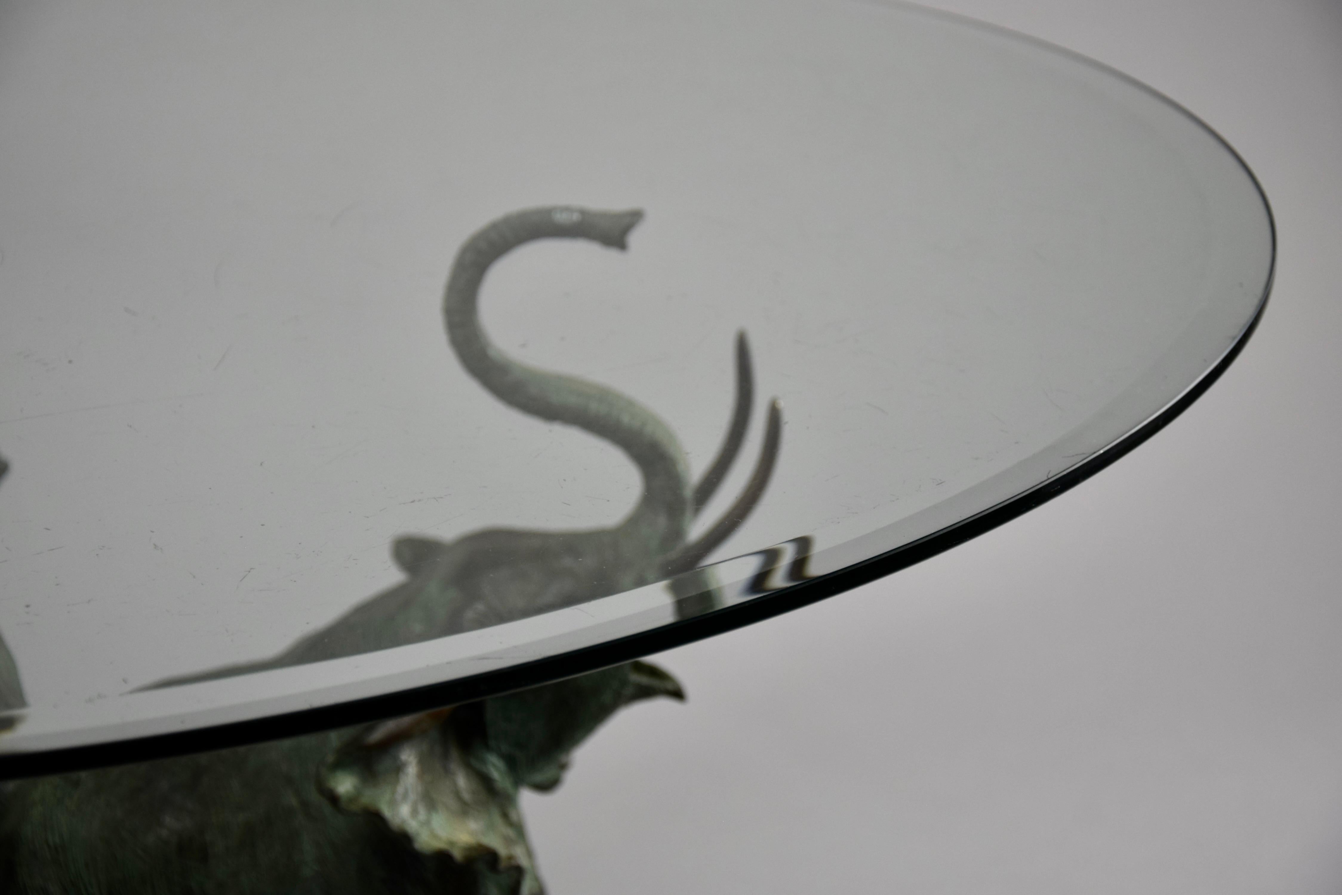 Table basse italienne Hollywood Regency des années 1970 avec plateau en verre rond en vente 4