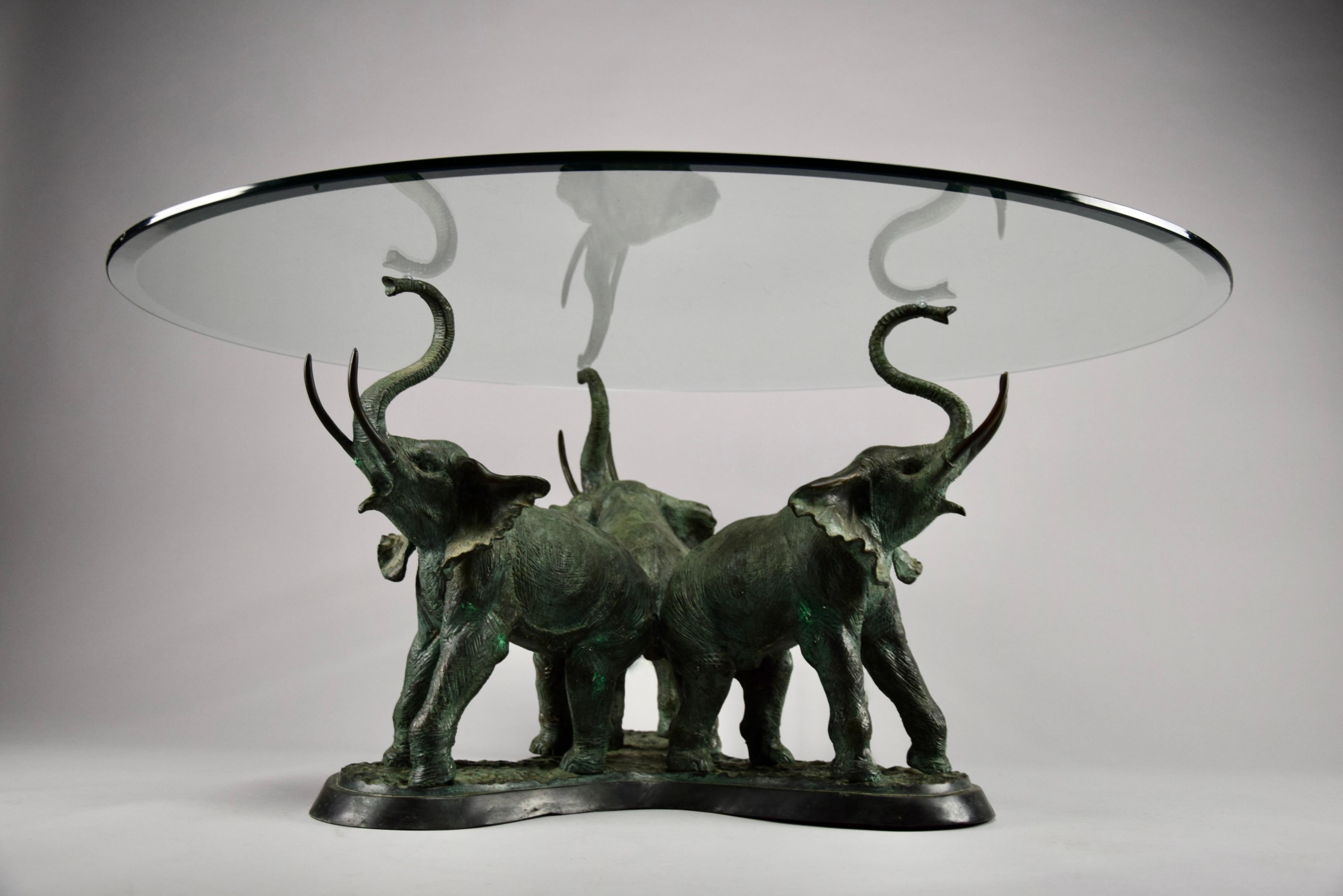 Table basse italienne Hollywood Regency des années 1970 avec plateau en verre rond en vente 6