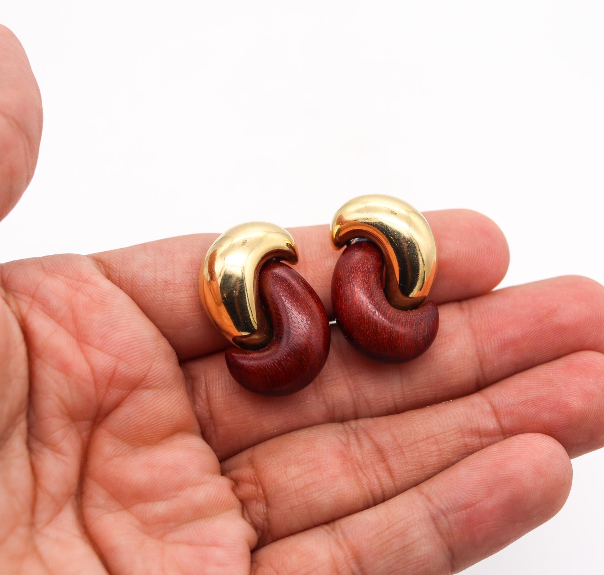 Italian 1970 Modernist Clip Earrings in 18 Karat Yellow Gold with Rose Wood 1