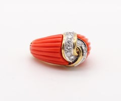 Italian 1970 Modernist Cocktail Ring 18Kt Gold With 21.60 Ctw Diamonds And Coral