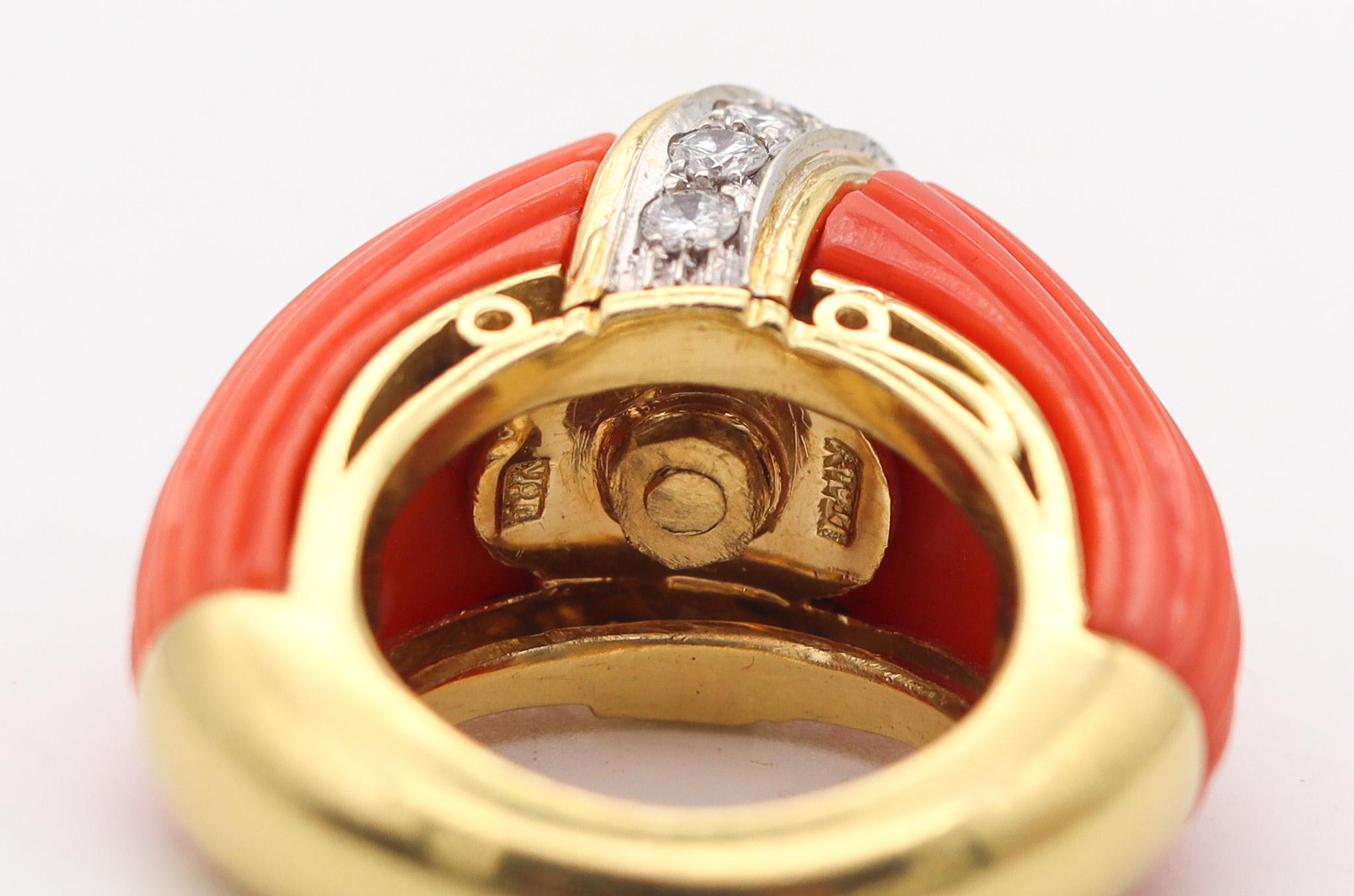 Italian 1970 Modernist Cocktail Ring 18Kt Gold With 21.60 Ctw Diamonds And Coral For Sale 1