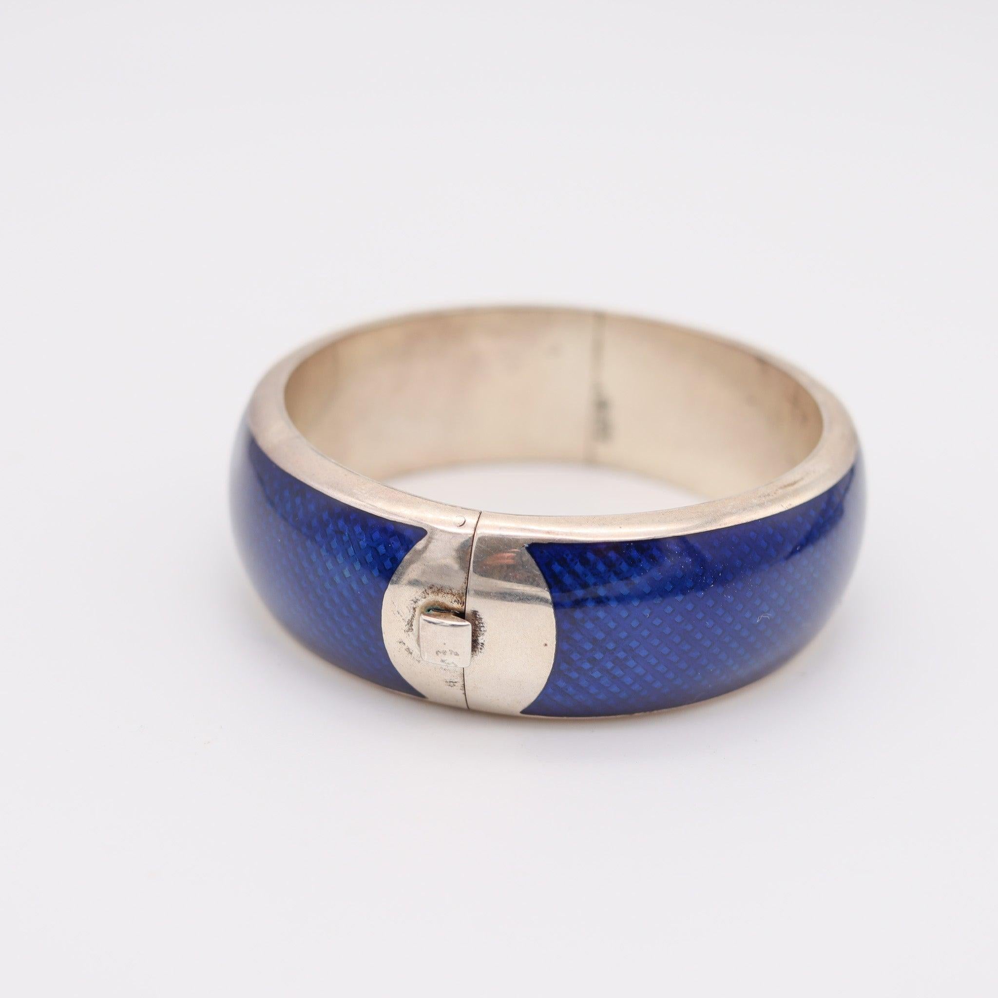 Bracelet en émail guilloché 