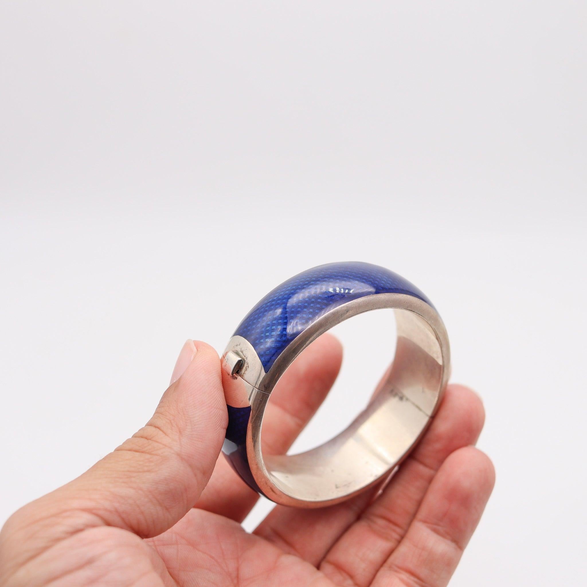 Bracelet en émail guilloché 