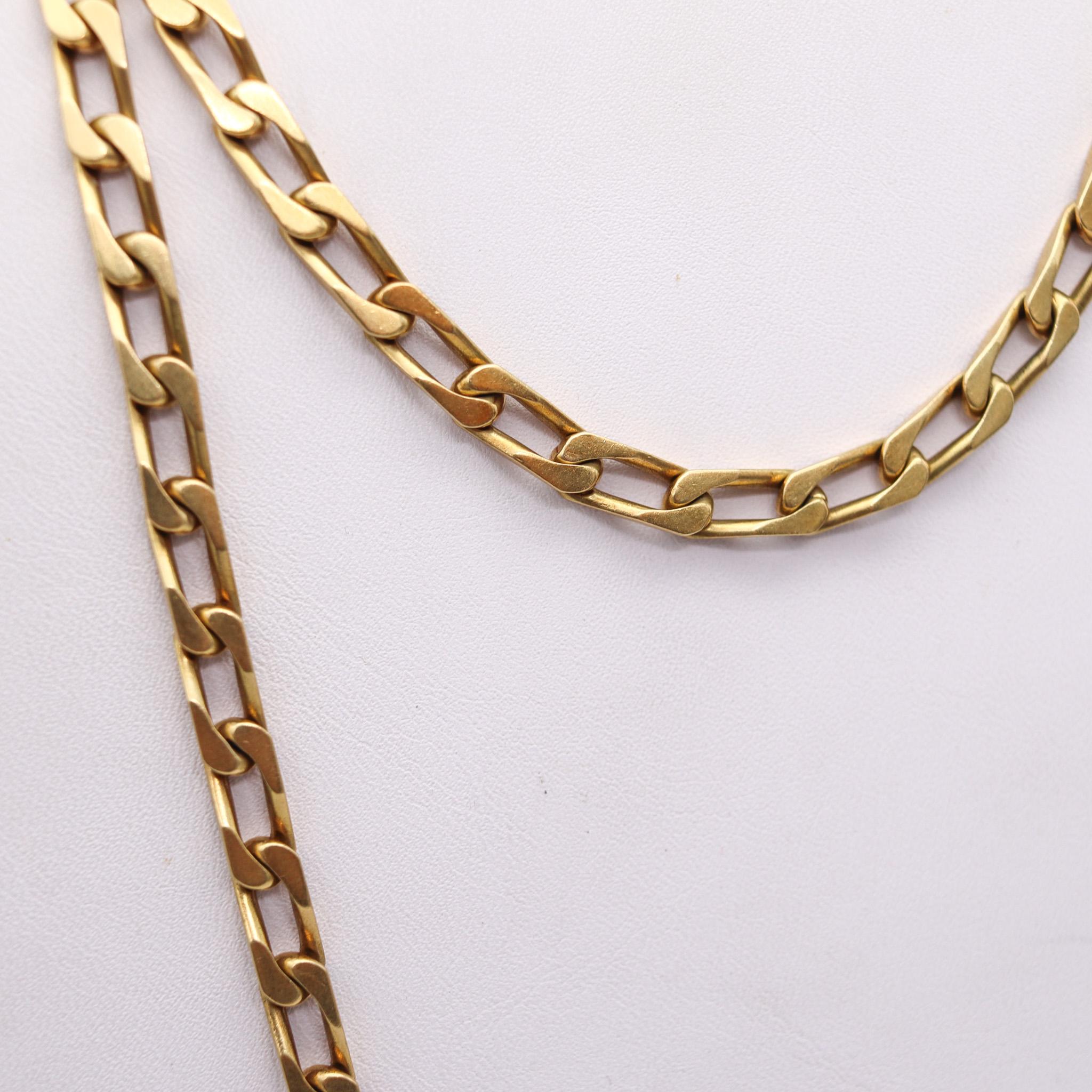 An Italian modernist chain 

A beautiful modernist chain, created in Italy  back in the 1970. This vintage long chain has been crafted with eighty-five links made up in solid yellow gold of 18 karats with polished finish. It is fitted with a