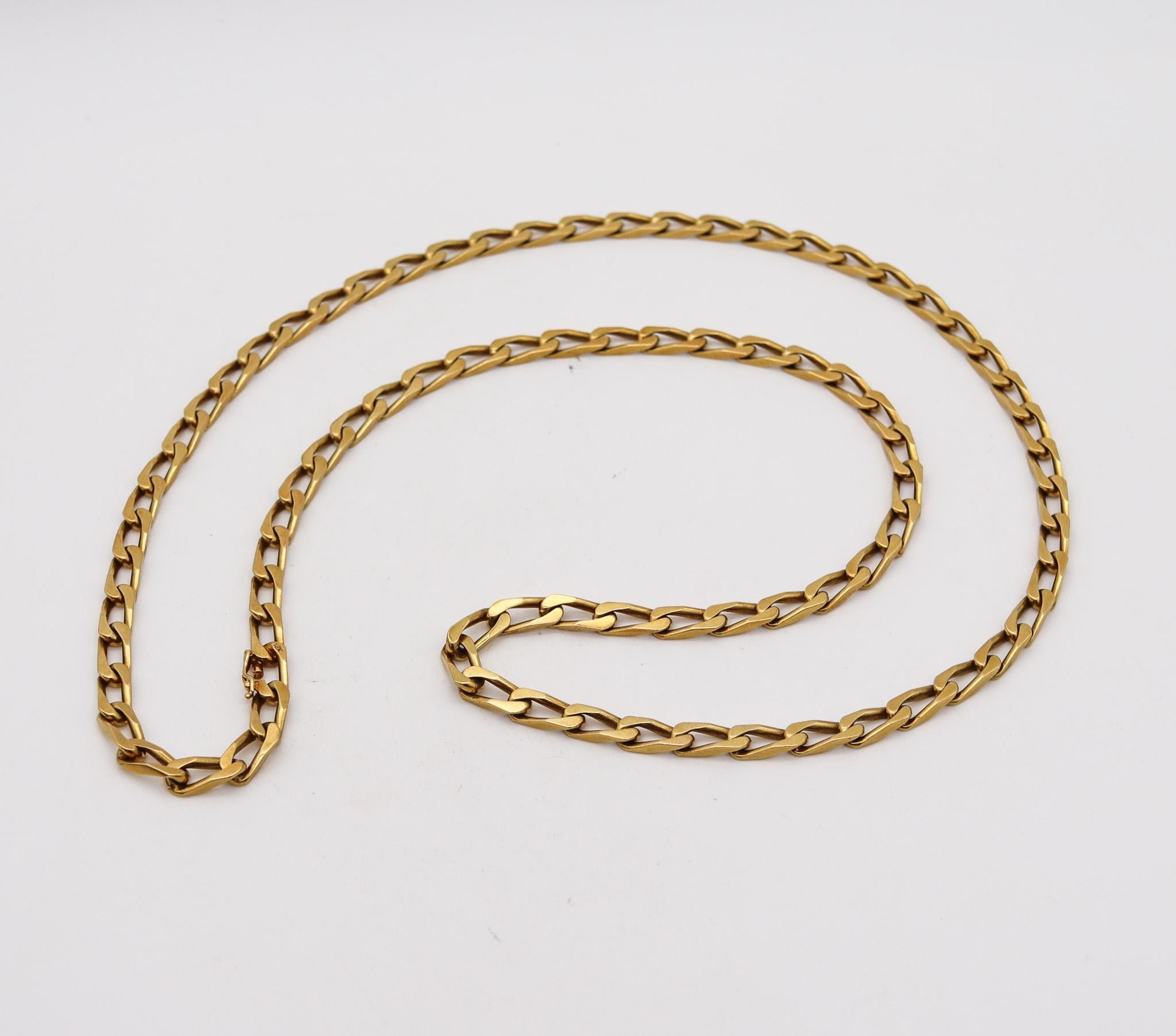 Italian 1970 Modernist Long Necklace Chain In Solid 18Kt Yellow Gold In Excellent Condition For Sale In Miami, FL