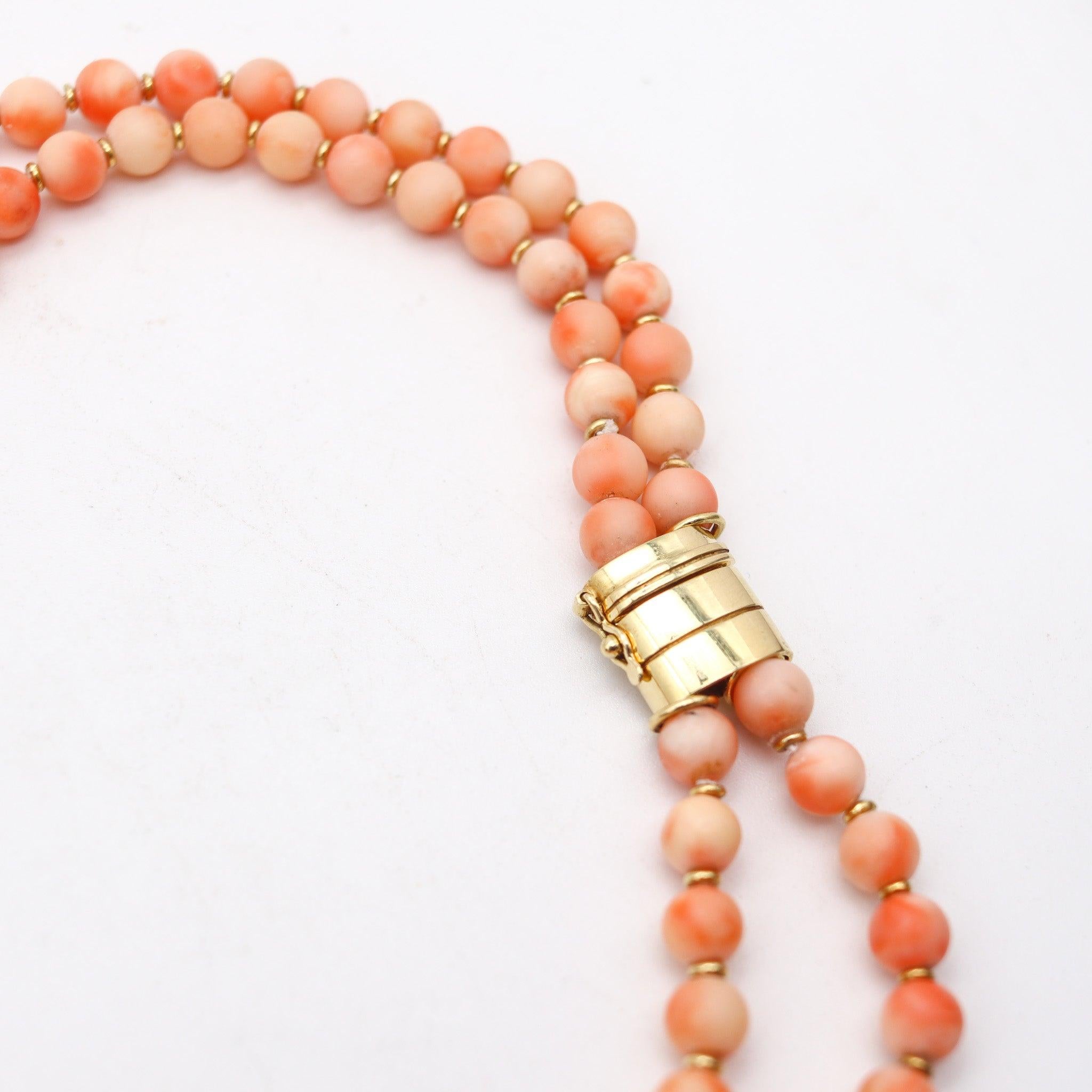 Collier moderniste italien de 1970 en or jaune 18 carats avec diamants et corails Pour femmes en vente