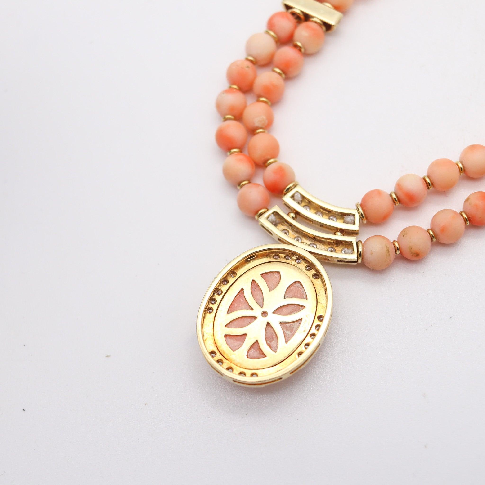 Collier moderniste italien de 1970 en or jaune 18 carats avec diamants et corails en vente 2