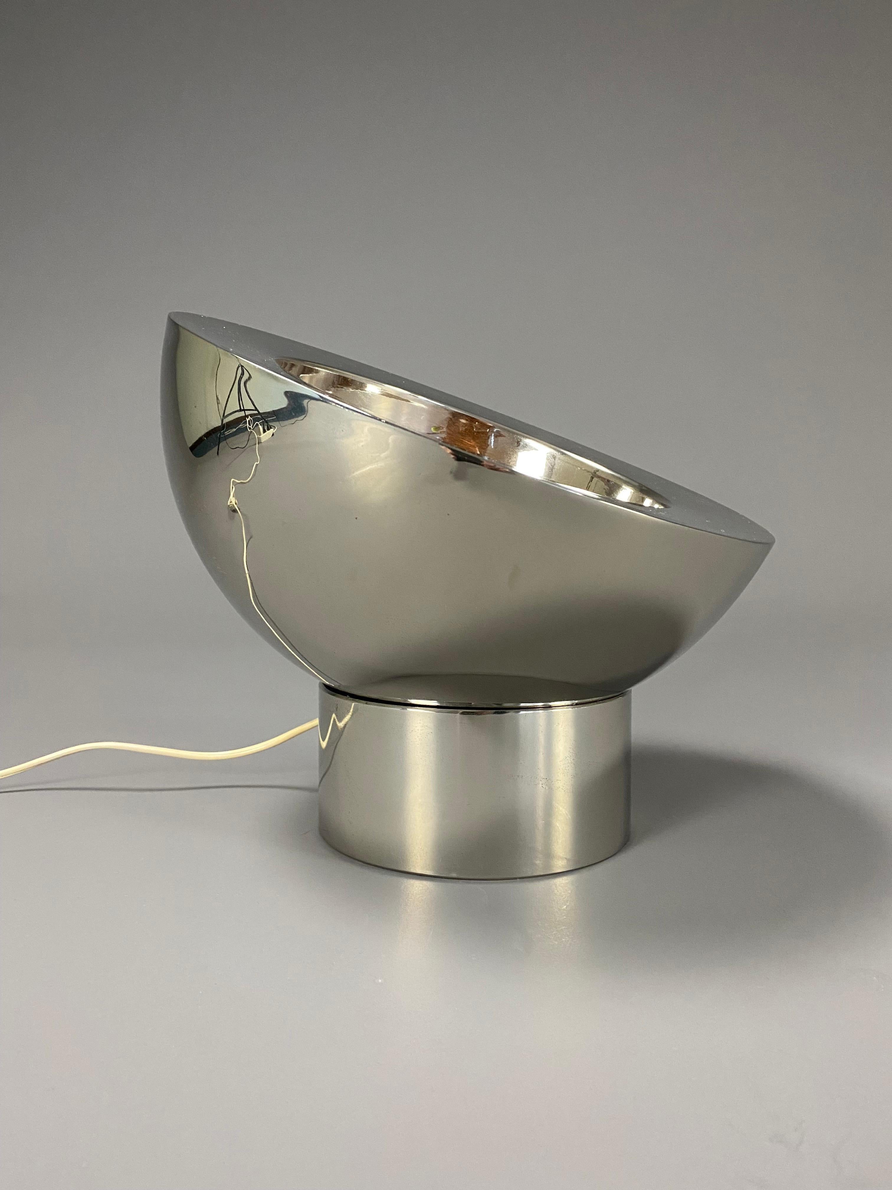 Mid-Century Modern Italian 1970 Nickel Plated Adjustable Table Lamp For Sale