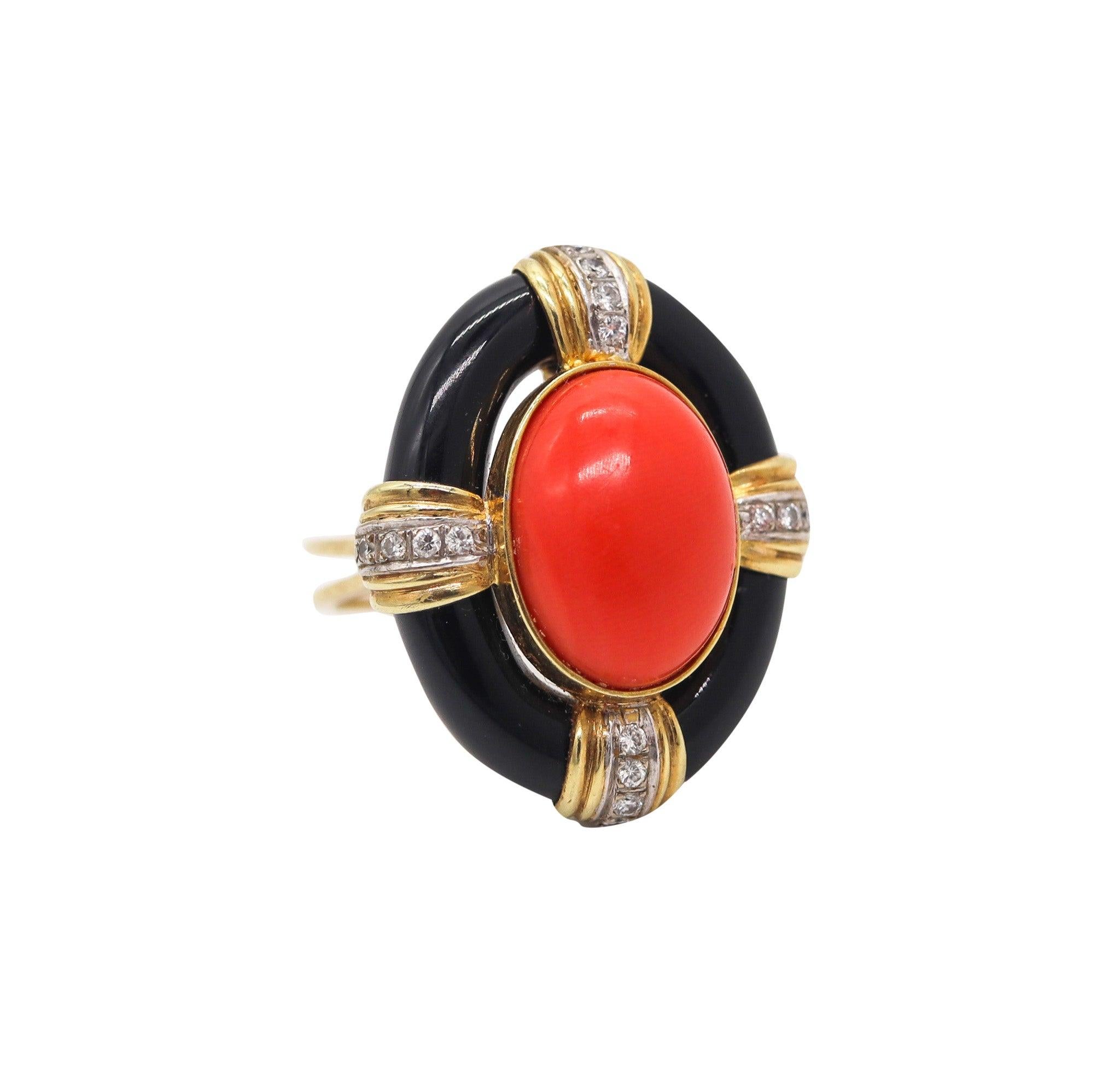 ITALIAN 1970 Retro Modern Cocktail Ring In 18Kt Gold With Coral, Diamonds & Onyx For Sale 1