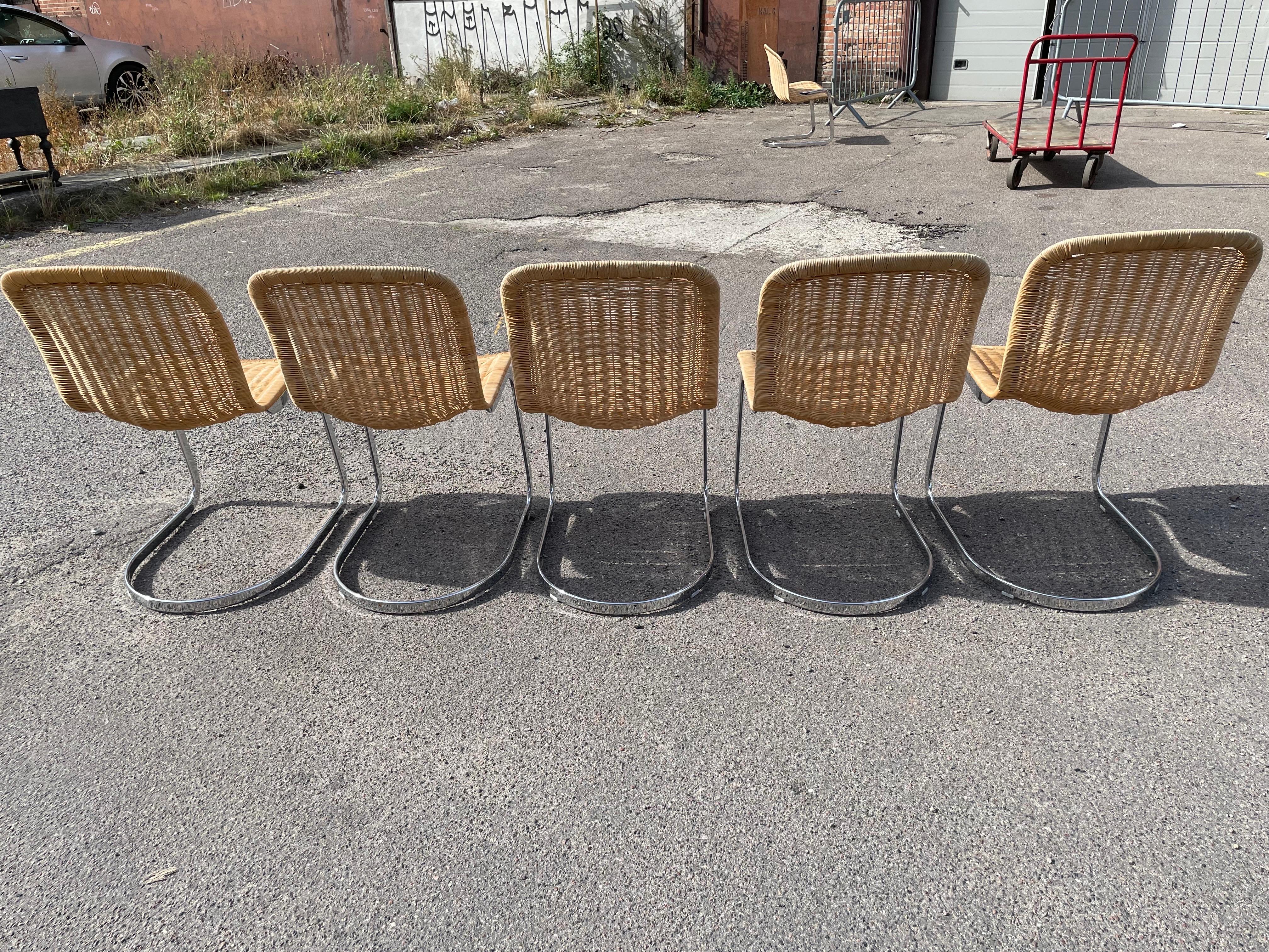 Mid-Century Modern Italian 1970´s Cidue dinning chairs with chrome structure and wicker seating.