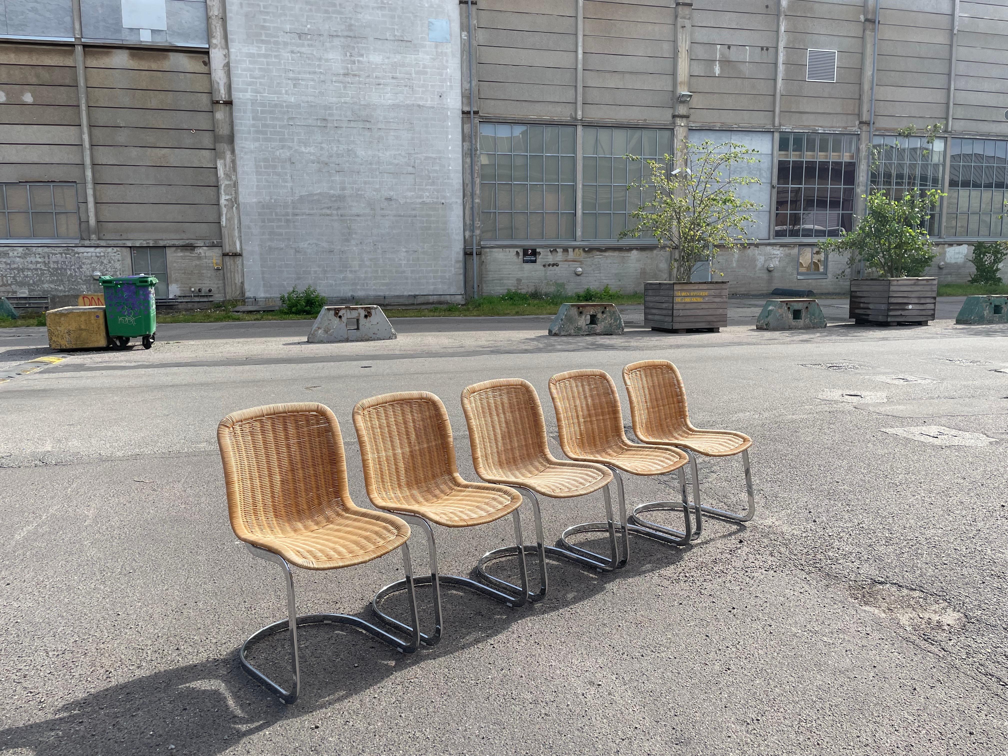 Italian 1970´s Cidue dinning chairs with chrome structure and wicker seating. 3