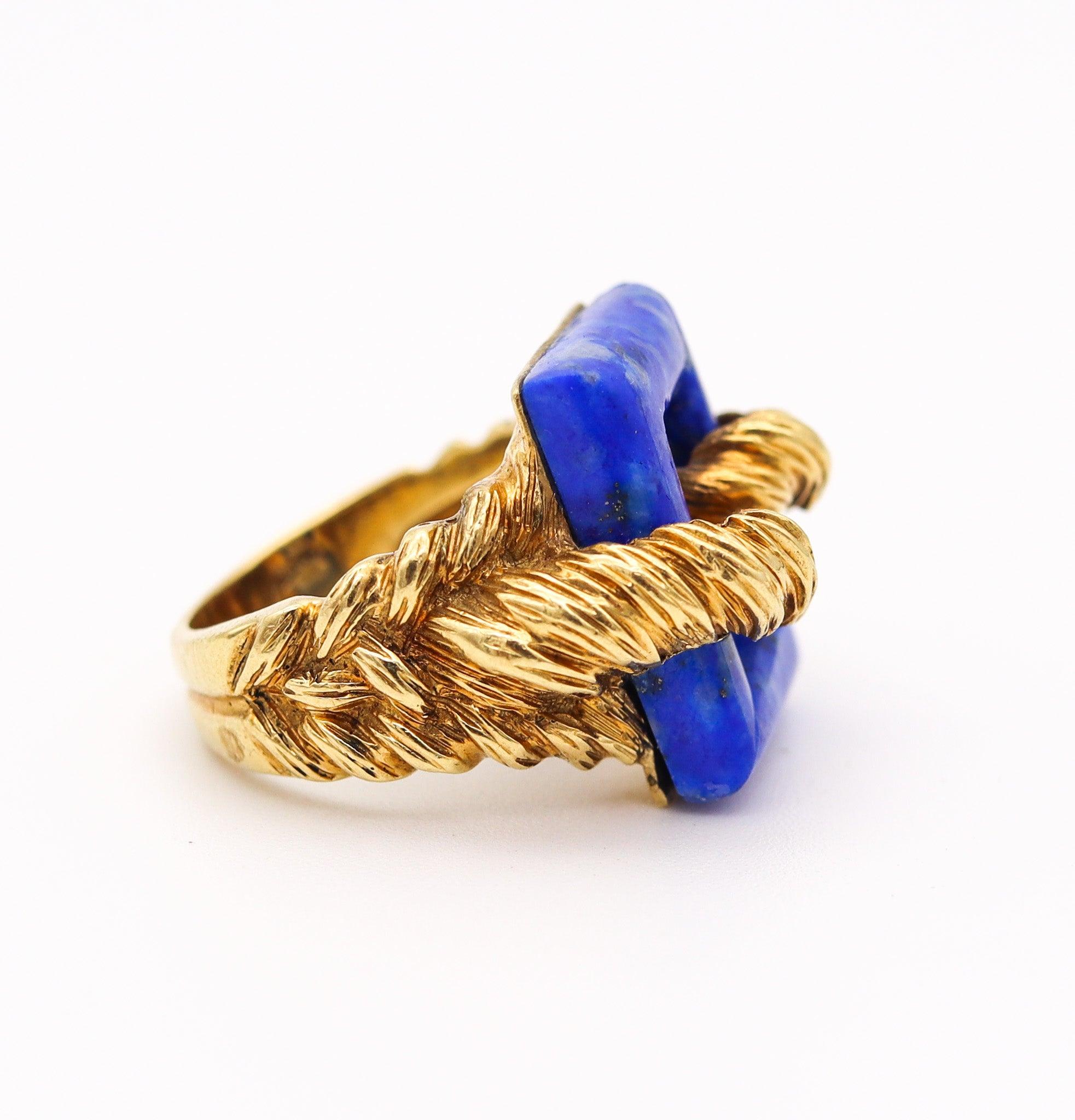 Bague moderniste italienne torsadée en or jaune massif 18 carats avec lapis-lazuli, 1970 Excellent état - En vente à Miami, FL