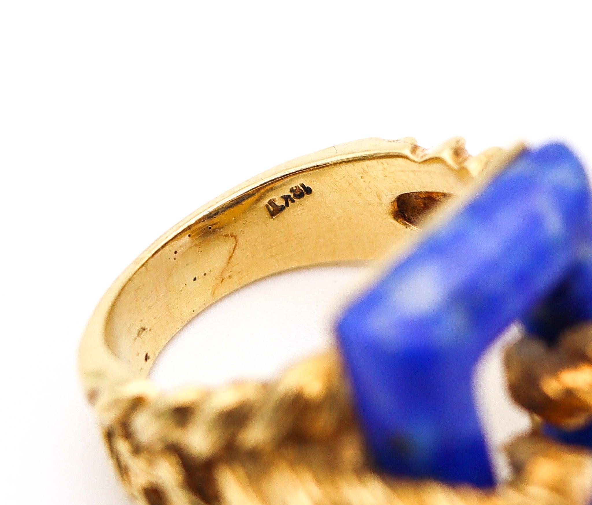 Bague moderniste italienne torsadée en or jaune massif 18 carats avec lapis-lazuli, 1970 en vente 3