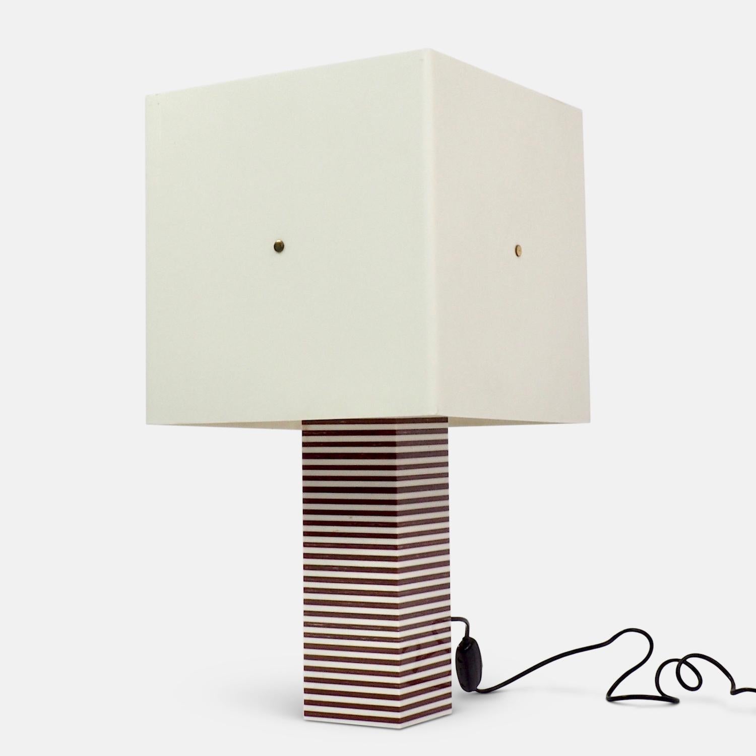 Late 20th Century Italian 1970s Acrylic Table Lamp For Sale