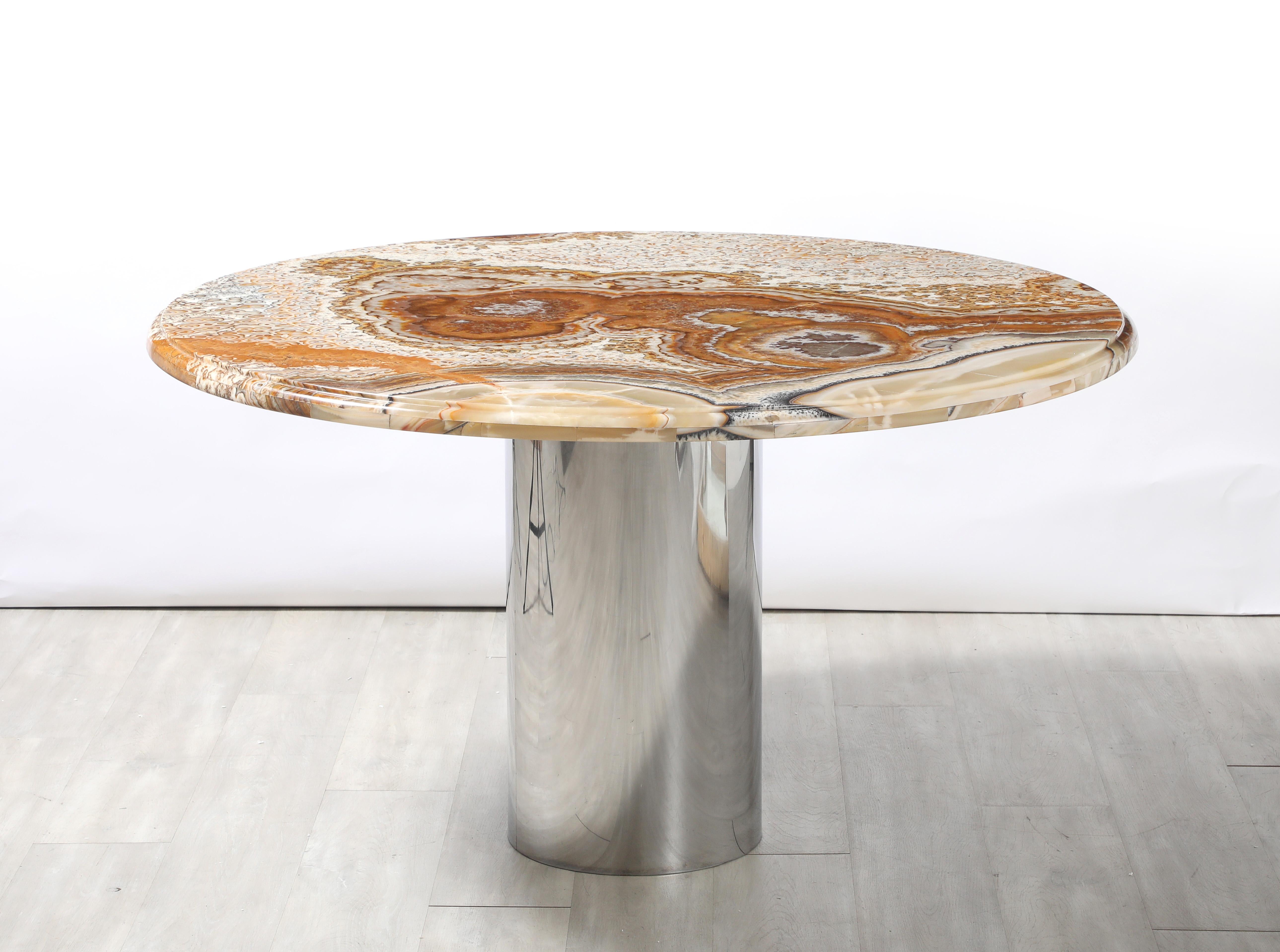 Mid-Century Modern Table de salle à manger italienne en agate des années 1970 avec base cylindrique chromée en vente