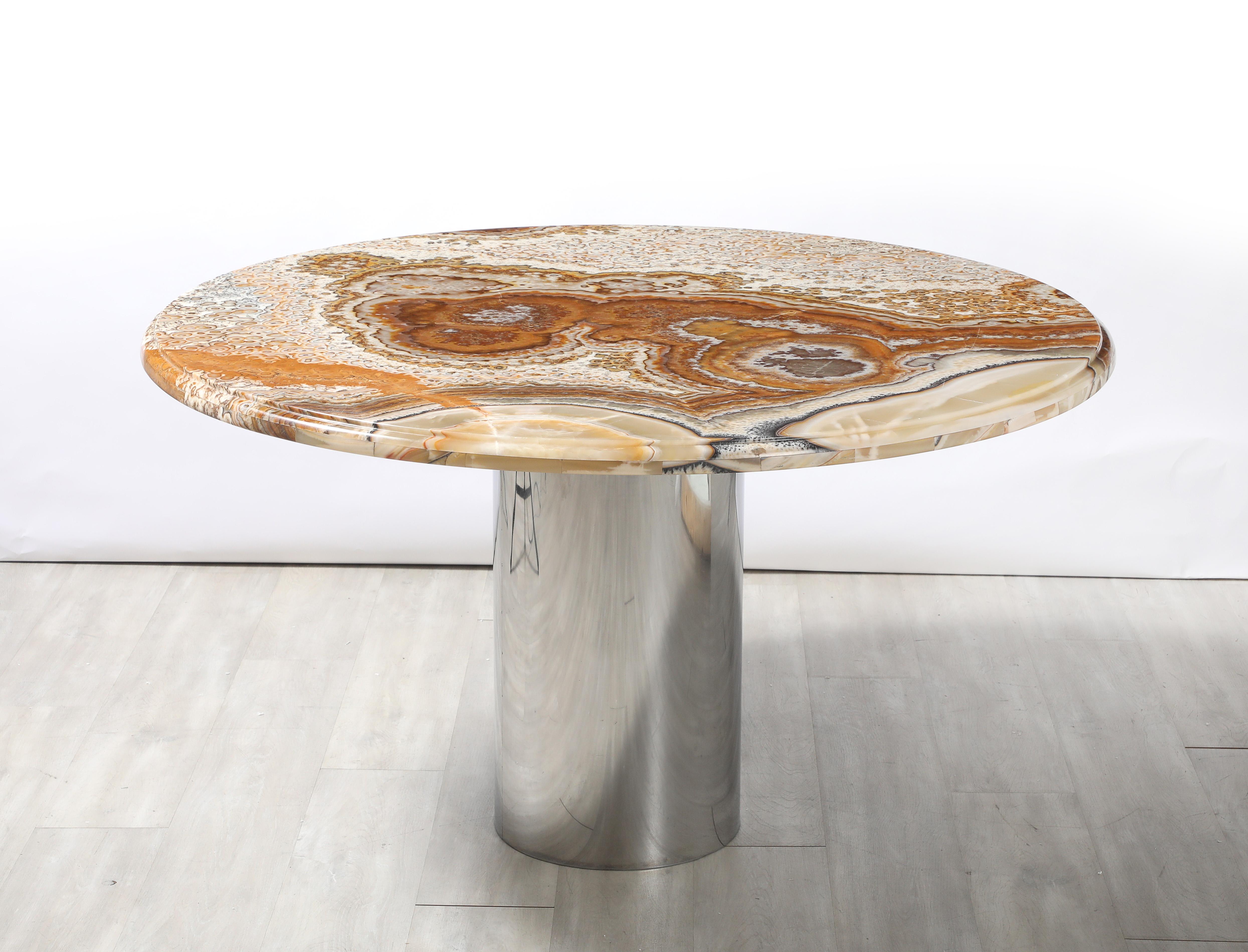 Table de salle à manger italienne en agate des années 1970 avec base cylindrique chromée Bon état - En vente à New York, NY