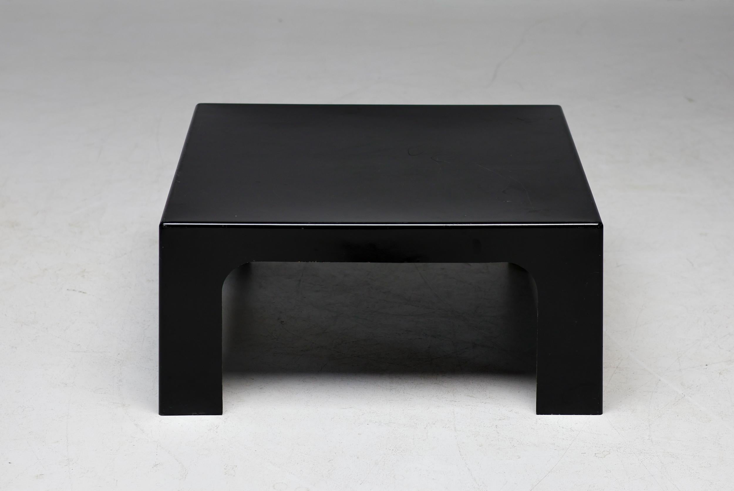 Italian 1970s Black Fiberglass Square Coffee Table In Good Condition For Sale In Dronten, NL