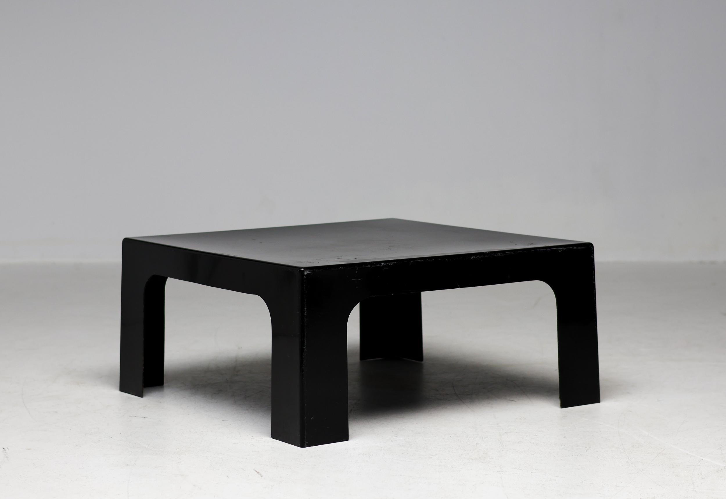 Italian 1970s Black Fiberglass Square Coffee Table For Sale 3