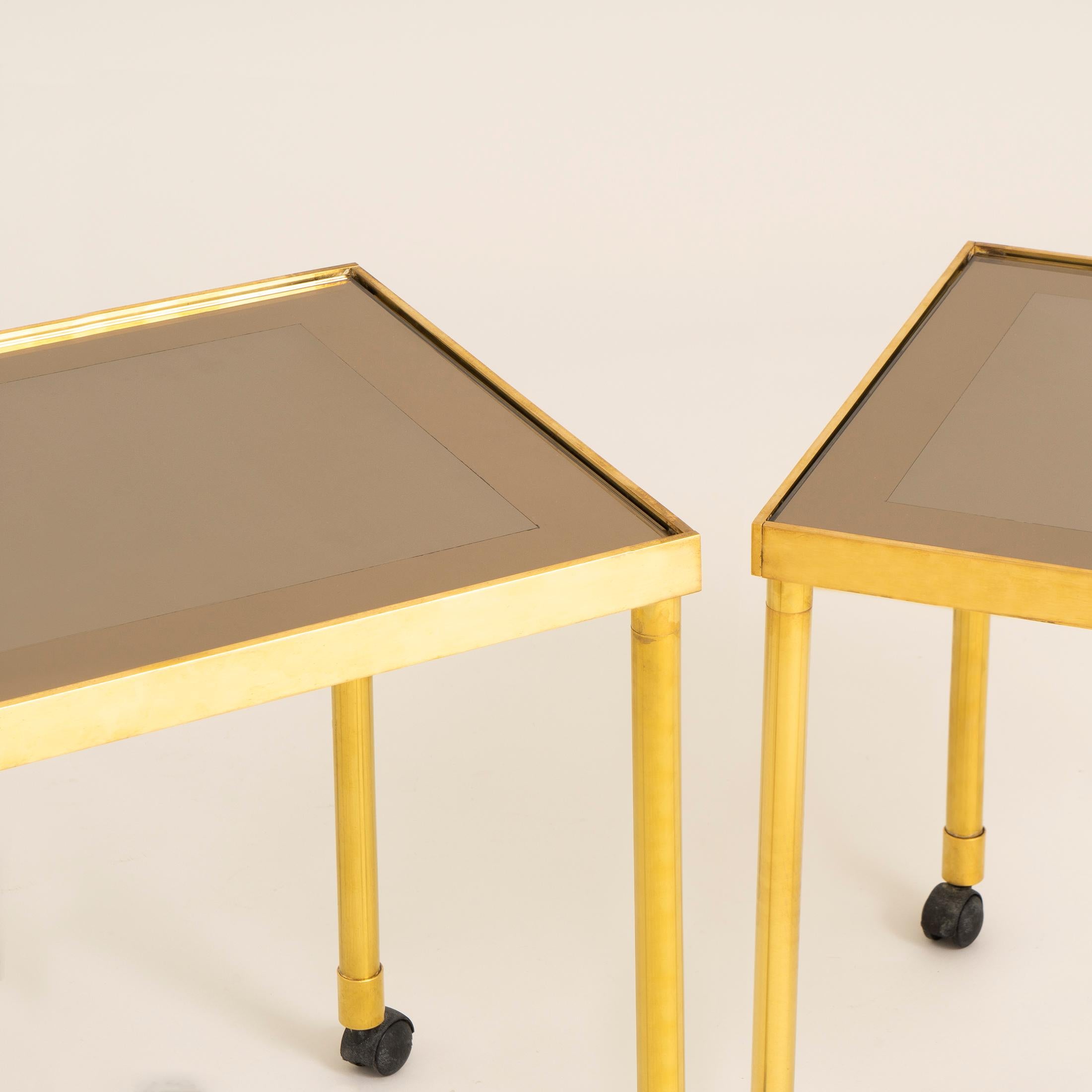 Italian 1970s nest of brass tables on wheels with smokey glass tops In Good Condition For Sale In London, GB