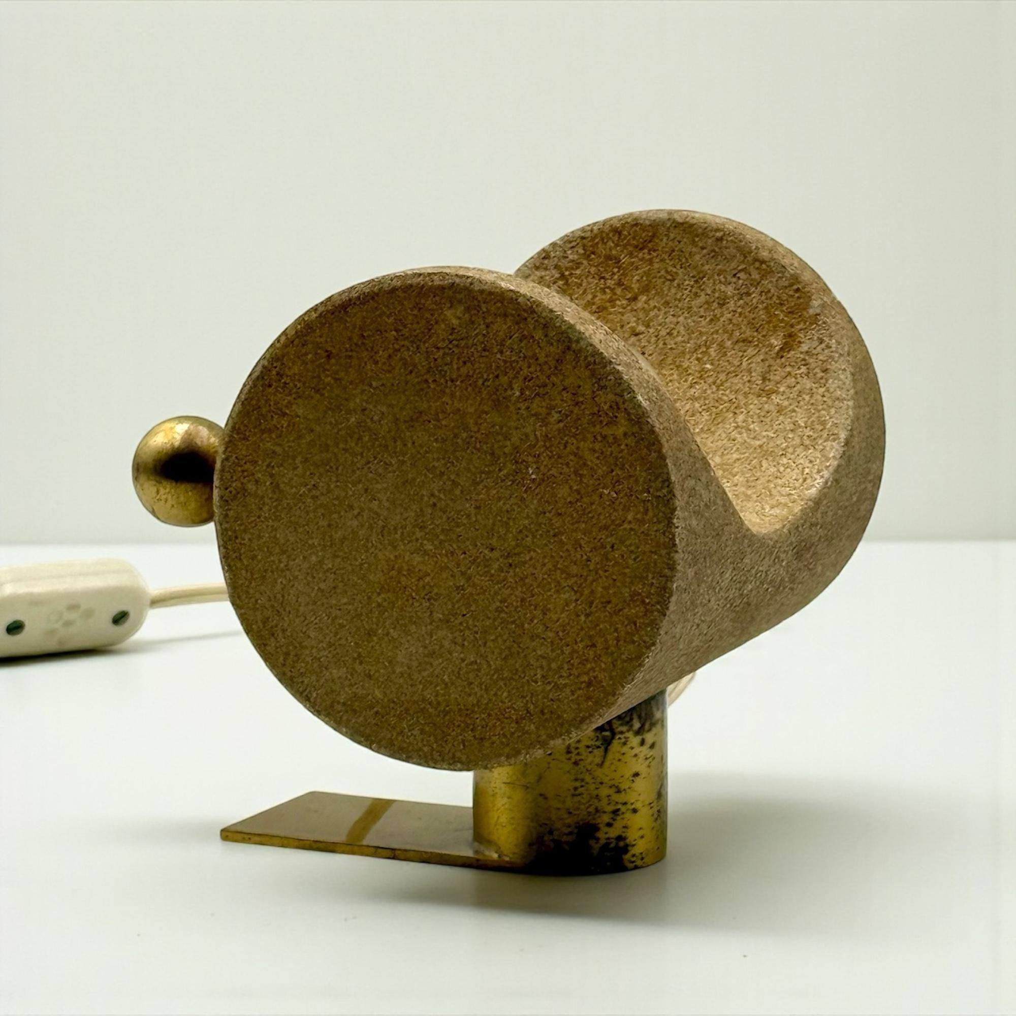 Lámpara de mesa Brutalista italiana de los años 70 en piedra reconstituida y latón en venta 3