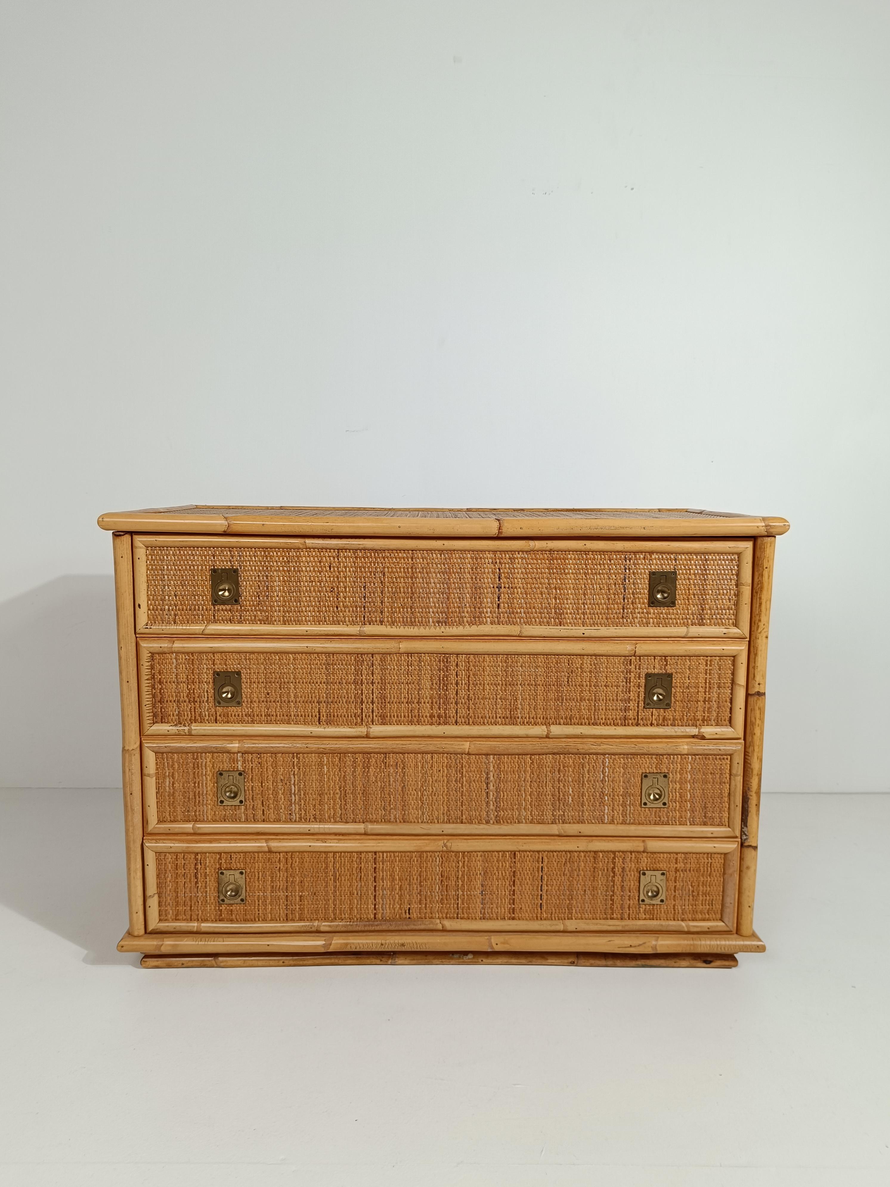Italian 1970s Chest of Drawer with Mirror by Dal Vera in Bamboo Wicker & Brass  In Good Condition For Sale In Roma, IT