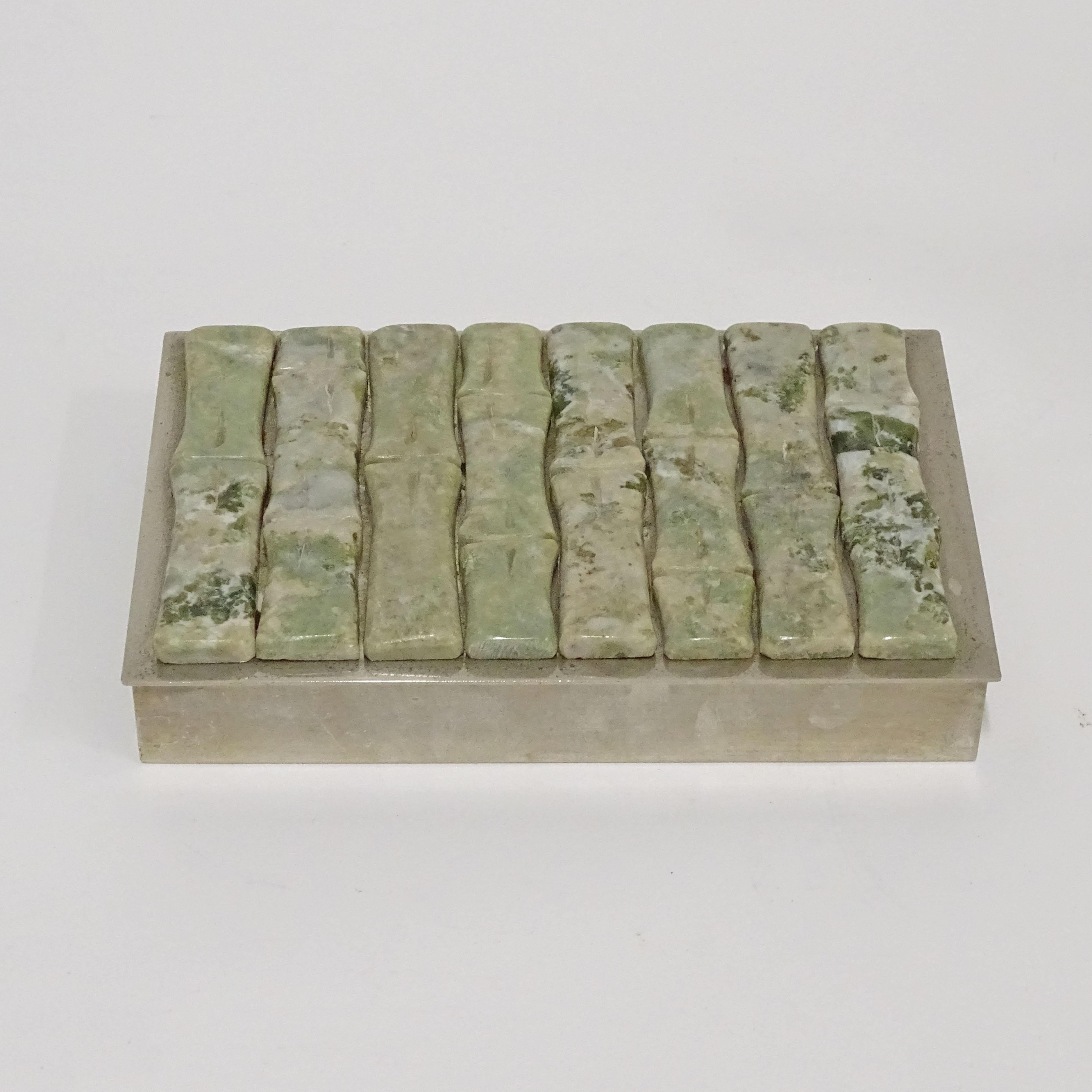 Boîte à couvercle en forme de canne en agate verte, chrome et bambou, Italie, années 1970
Non signé