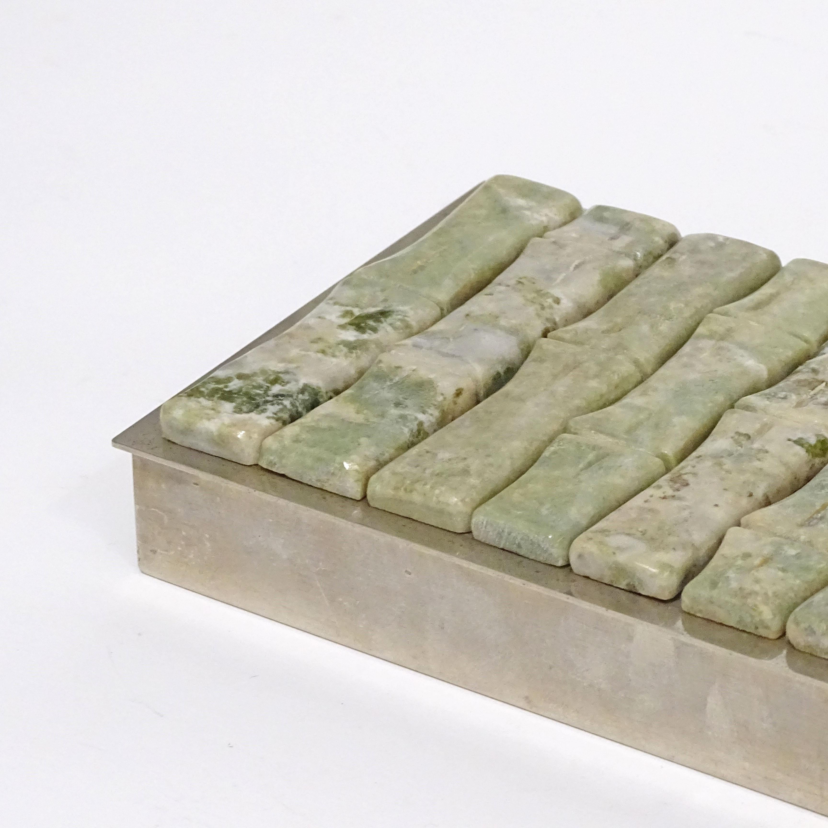 Fin du 20e siècle Boîte à couvercle en forme de canne en agate verte, chrome et bambou, Italie, années 1970 en vente