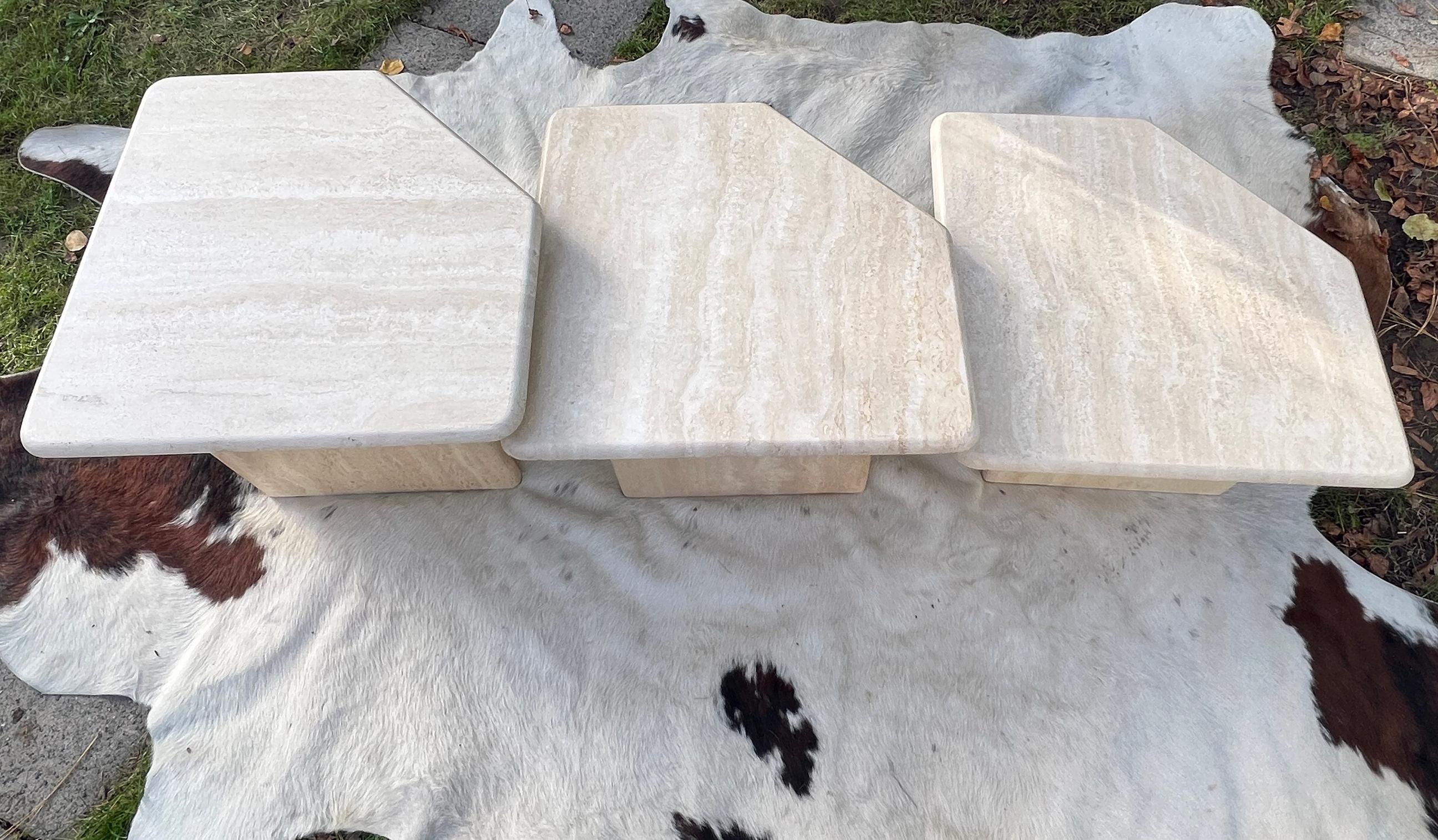 Italian 1970s Set of 3 Cream Travertine Nesting Coffee Cocktail Tables In Good Condition For Sale In Basel, BS