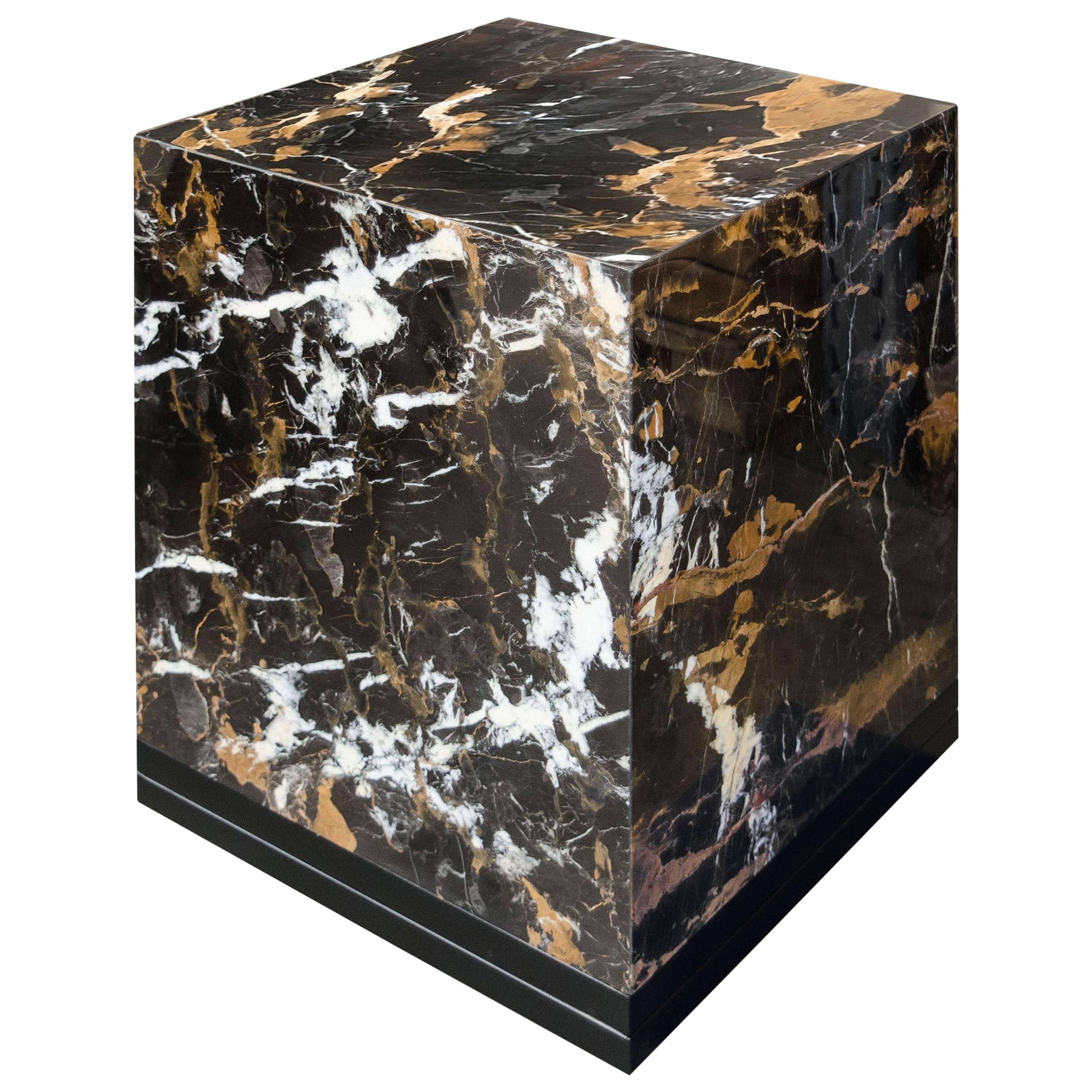 Table d'appoint cubique italienne en marbre de style design des années 1970