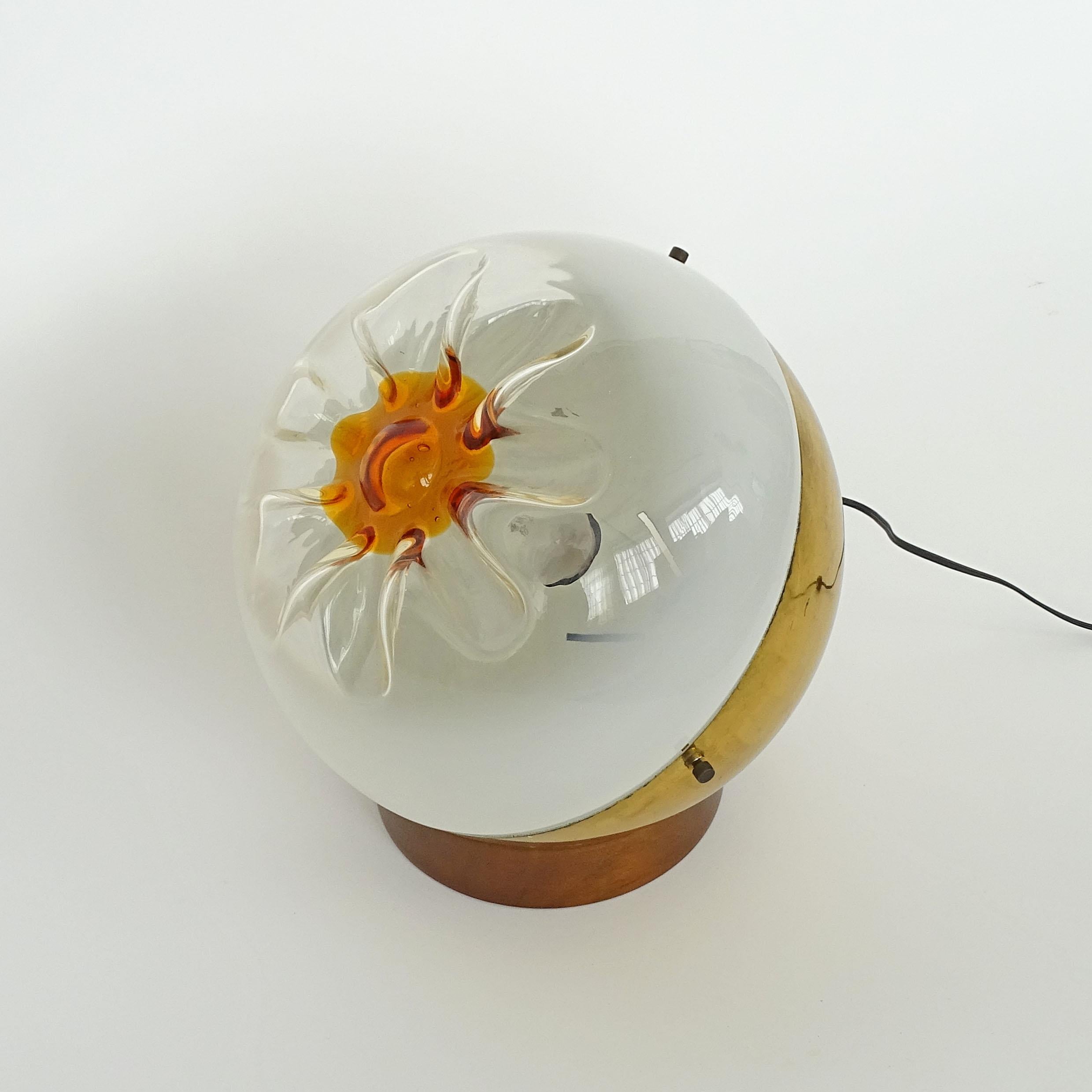 Lampe de table italienne en verre de Murano des années 1970 à motif floral Bon état - En vente à Milan, IT