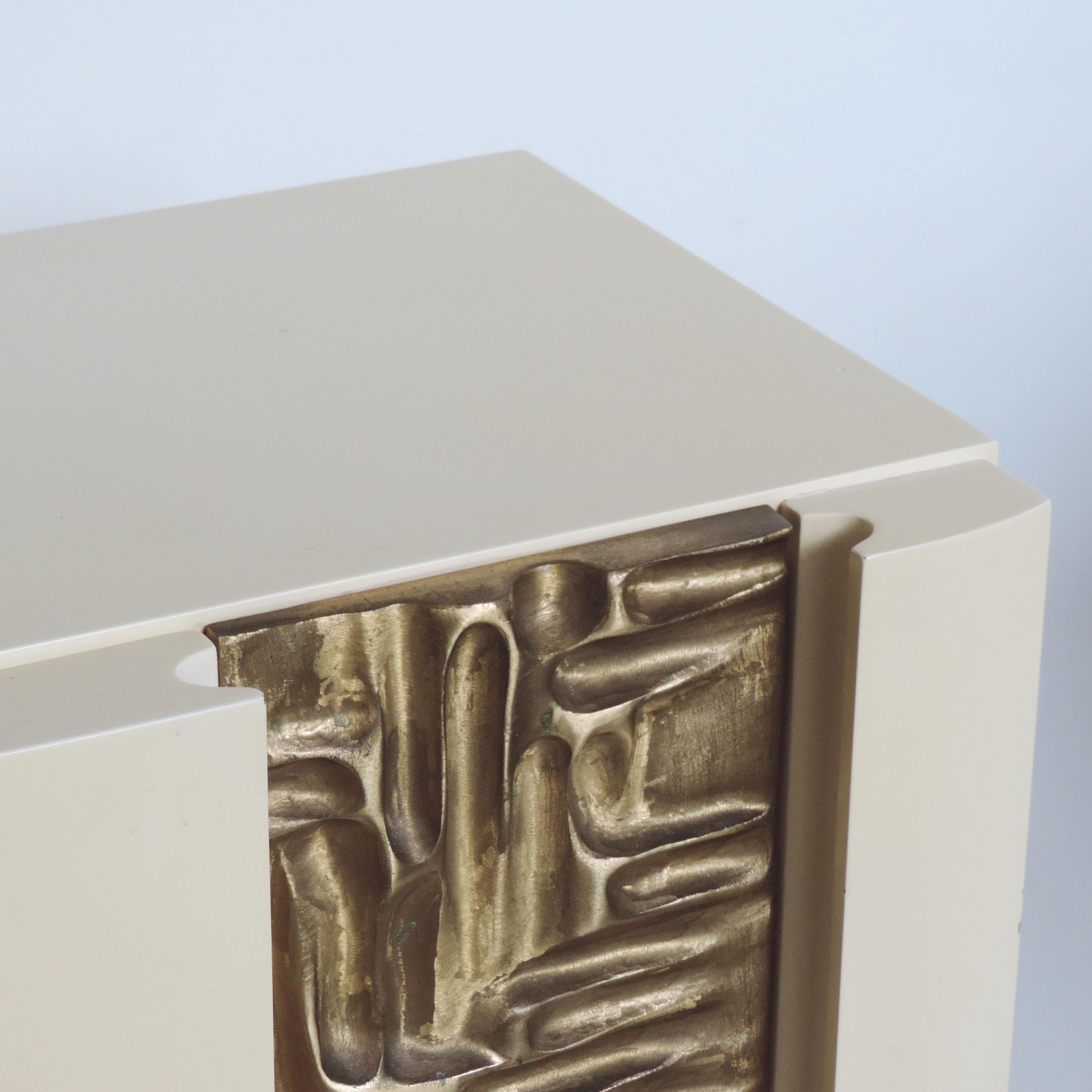 Late 20th Century Italian 1970s Frigerio Sculpted Brass and White Lacquered Wood Night Stands
